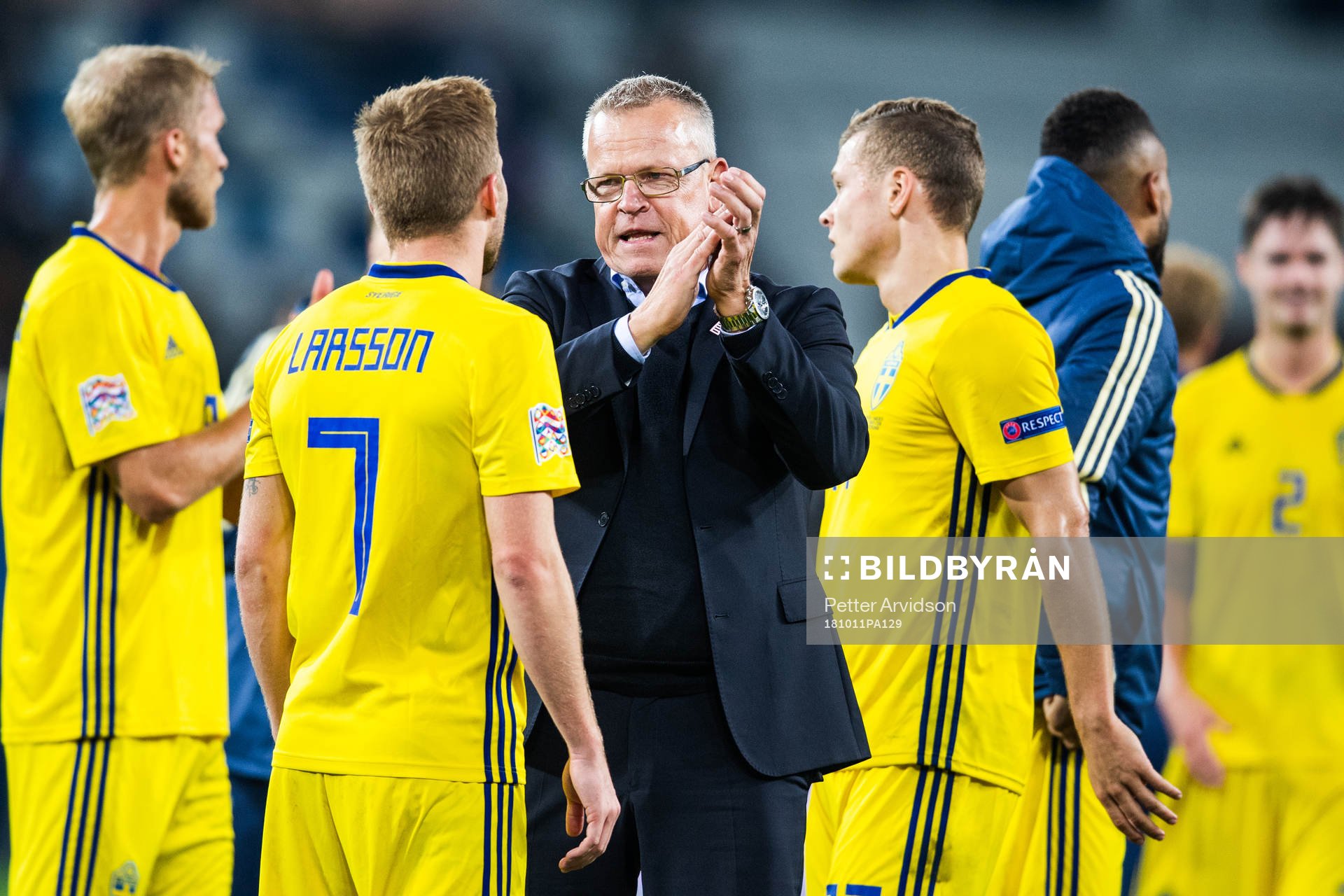 Head coach Janne Andersson and Sebastian Larsson of Sweden