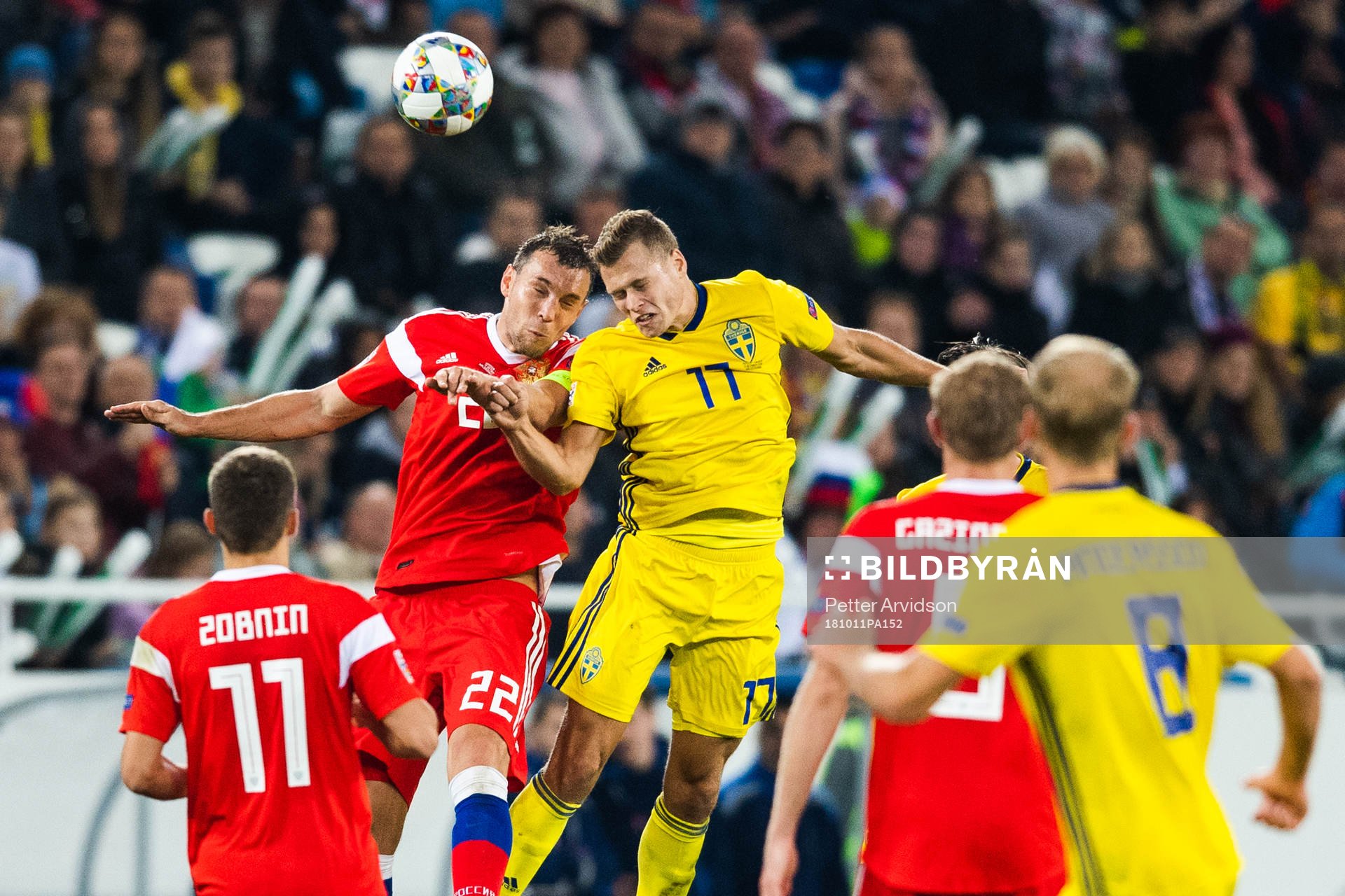 Artem Dzyuba of Russia and Viktor Claesson of Sweden