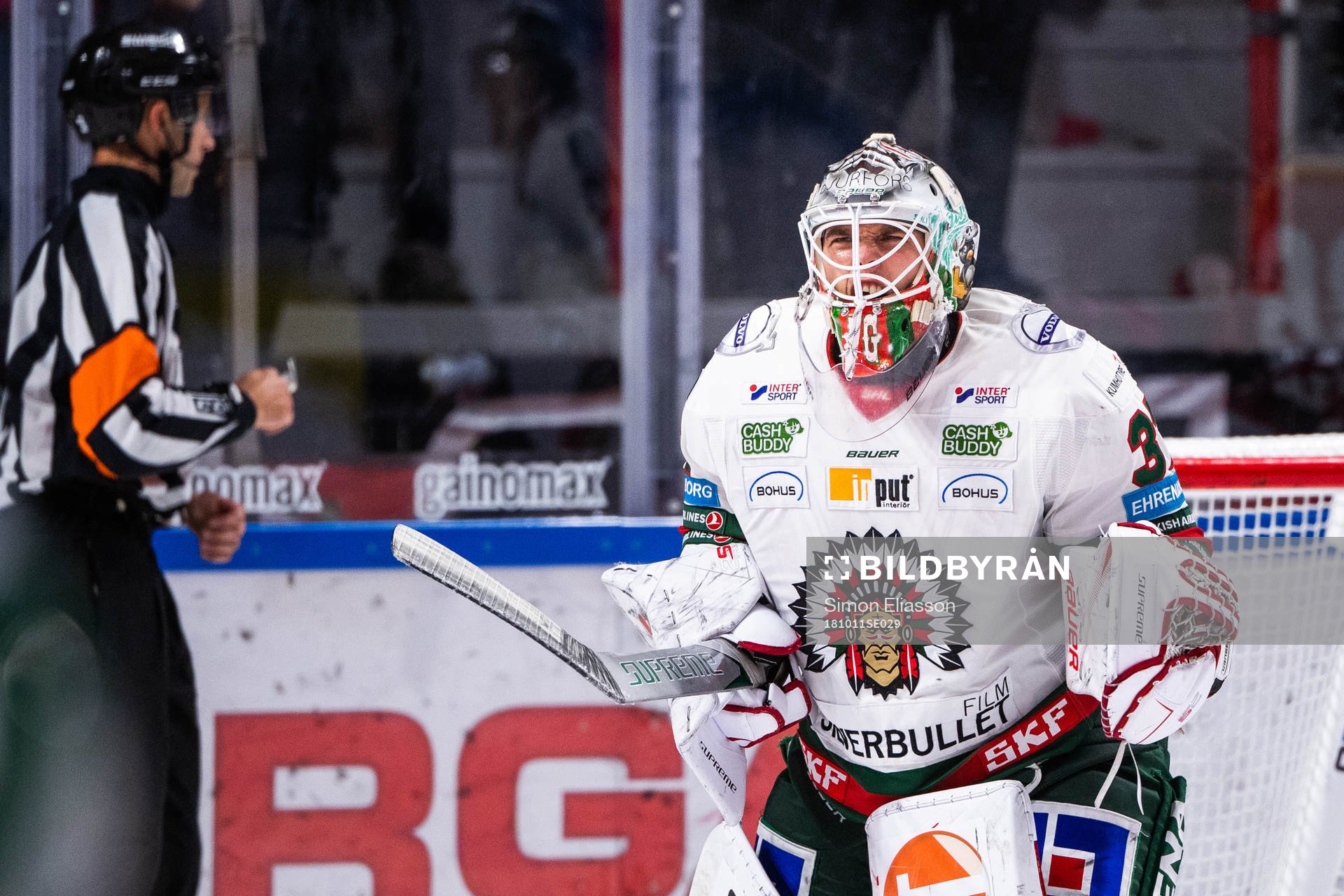 Frölundas målvakt Johan Gustafsson jublar