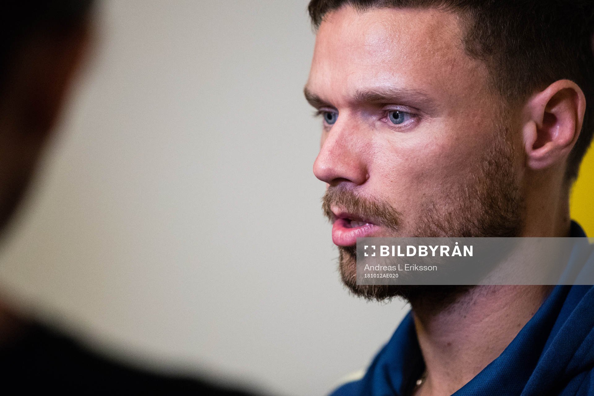 Sveriges Marcus Berg intervjuas av media i den mixade zonen den 12 oktober 2018 i Stockholm. 