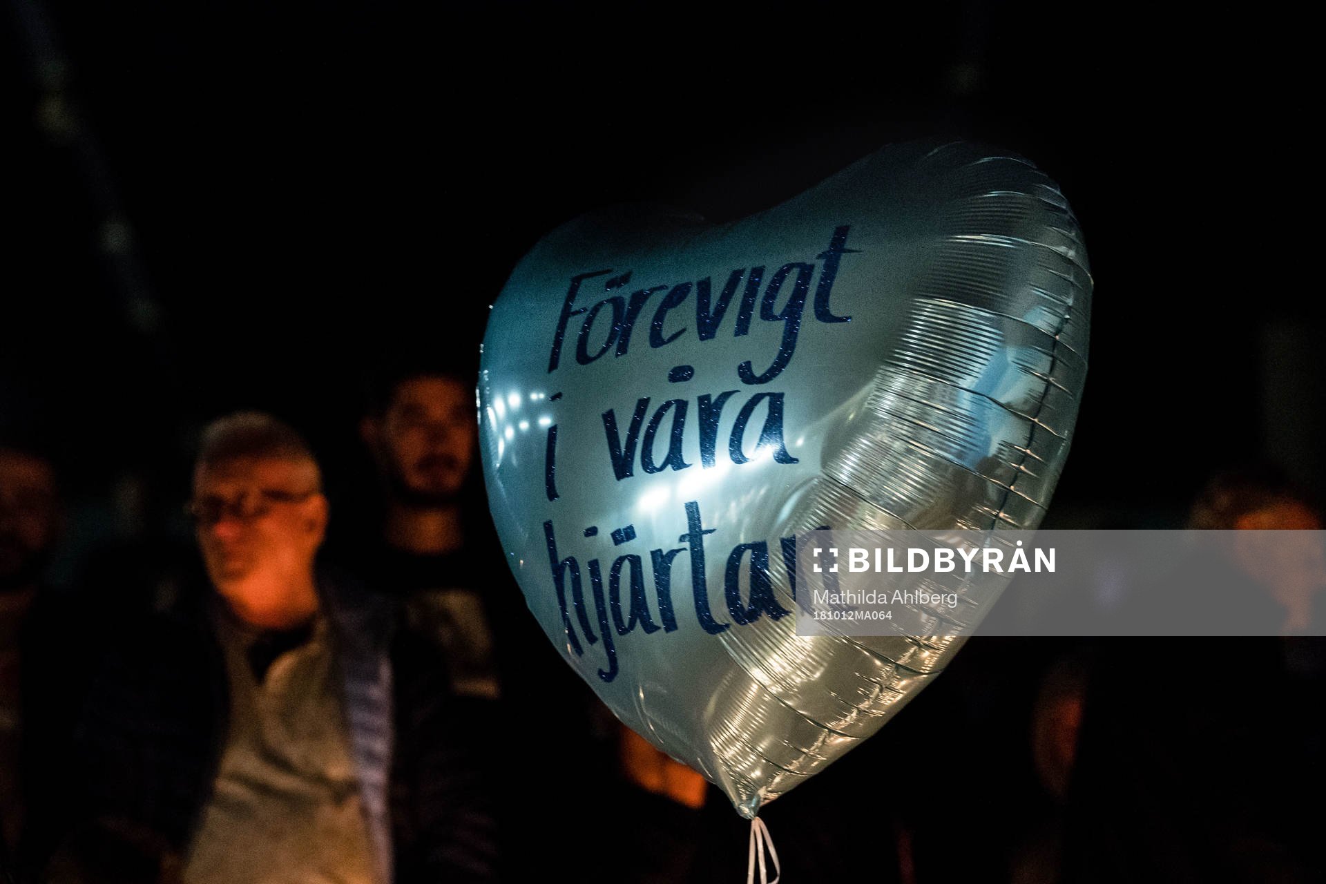 Ballong med texten Förevig i våra hjärtan
