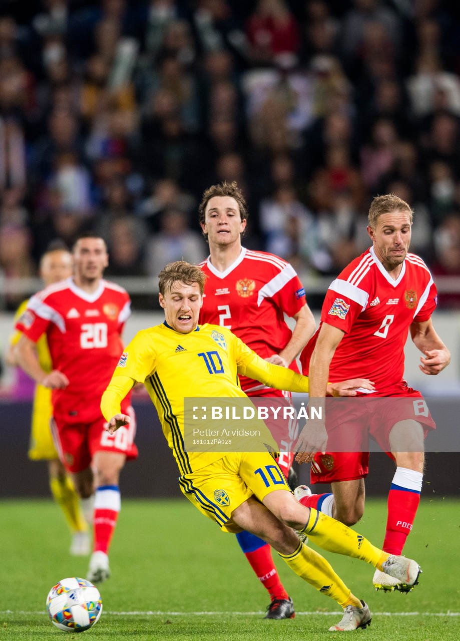 Emil Forsberg of Sweden against Fernandes Mario and Iury