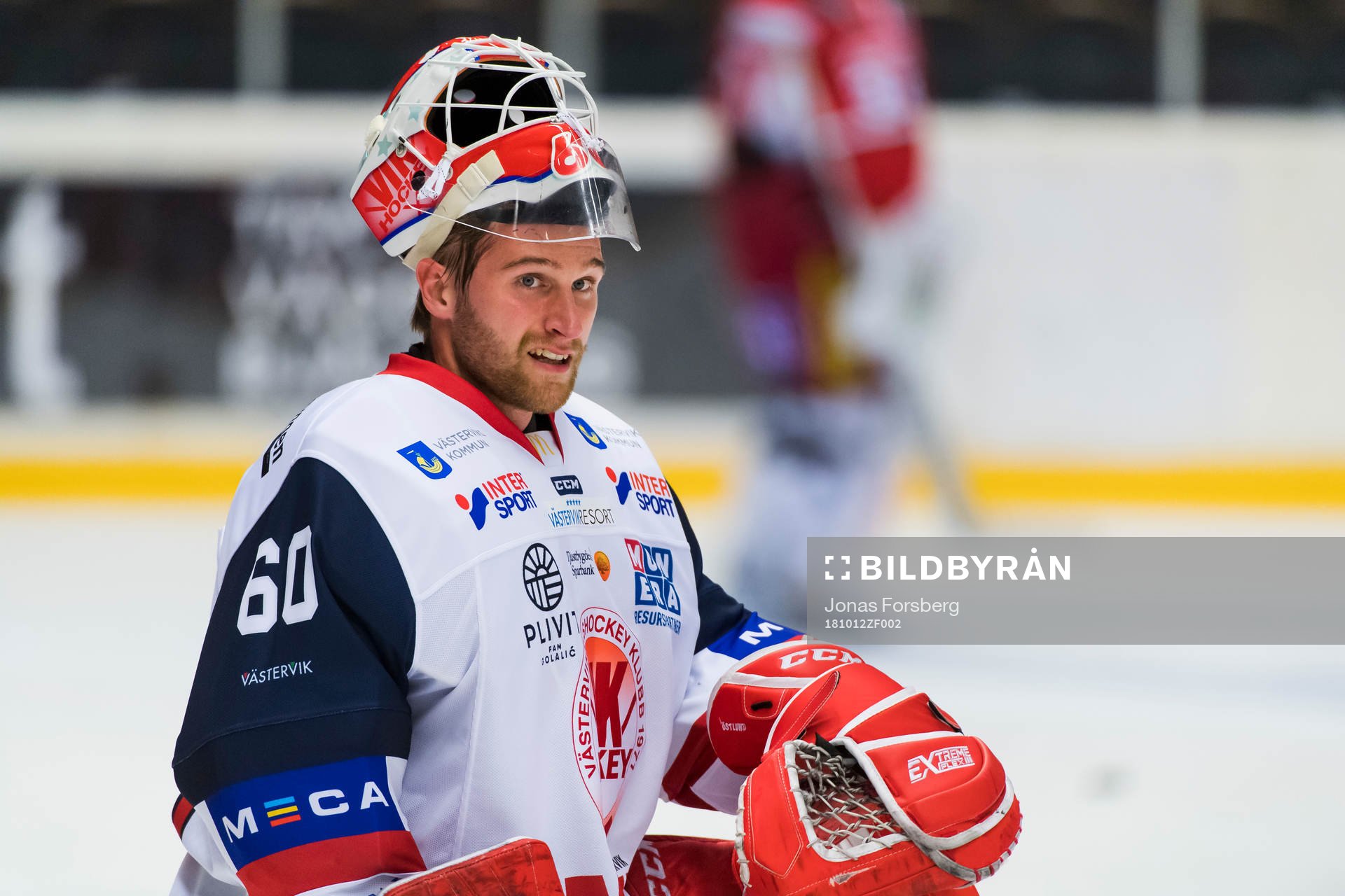 Västerviks målvakt Viktor Östlund innanishockeymatchen i