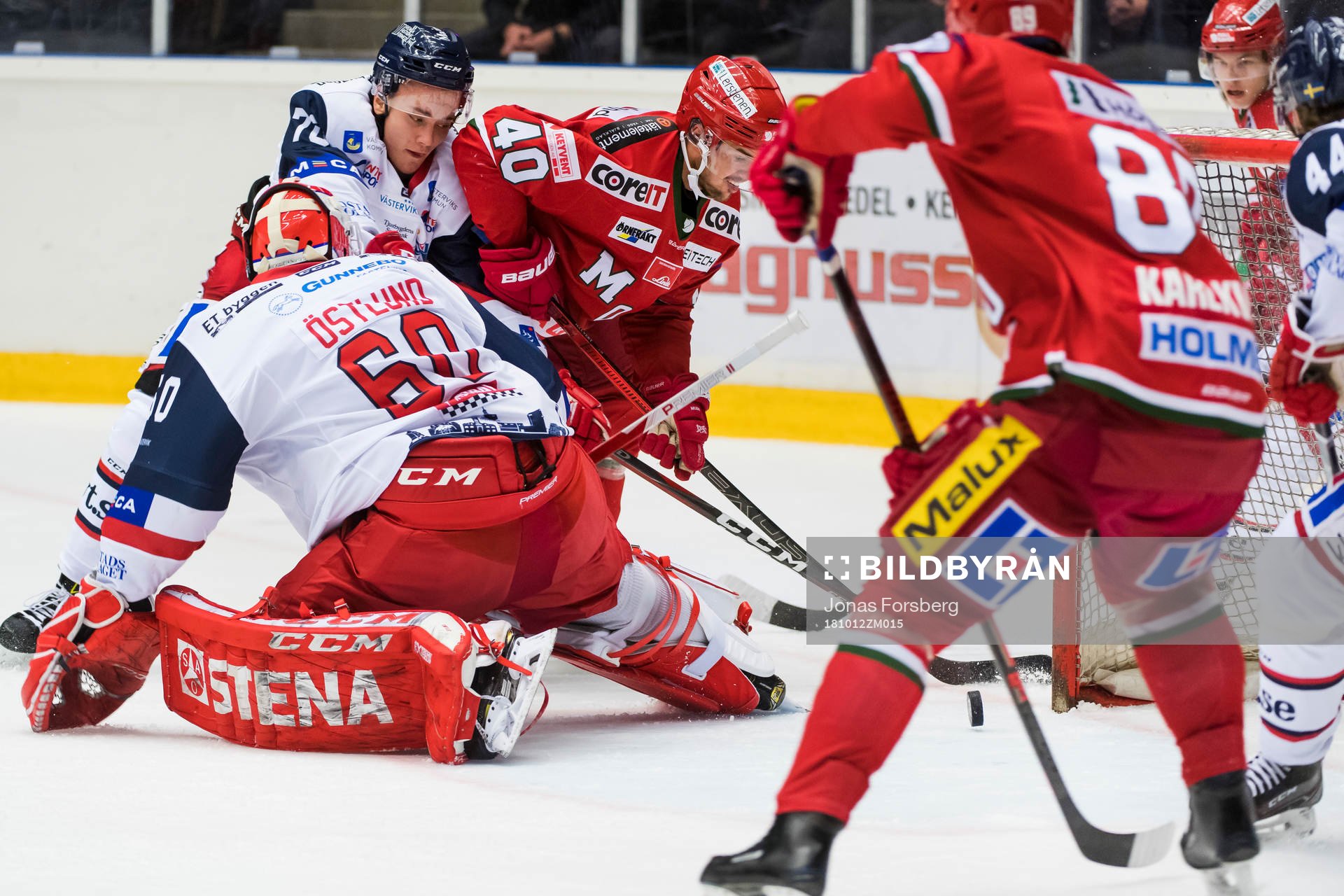Modos Kalle Jellvert gör mål på Västerviks målvakt
