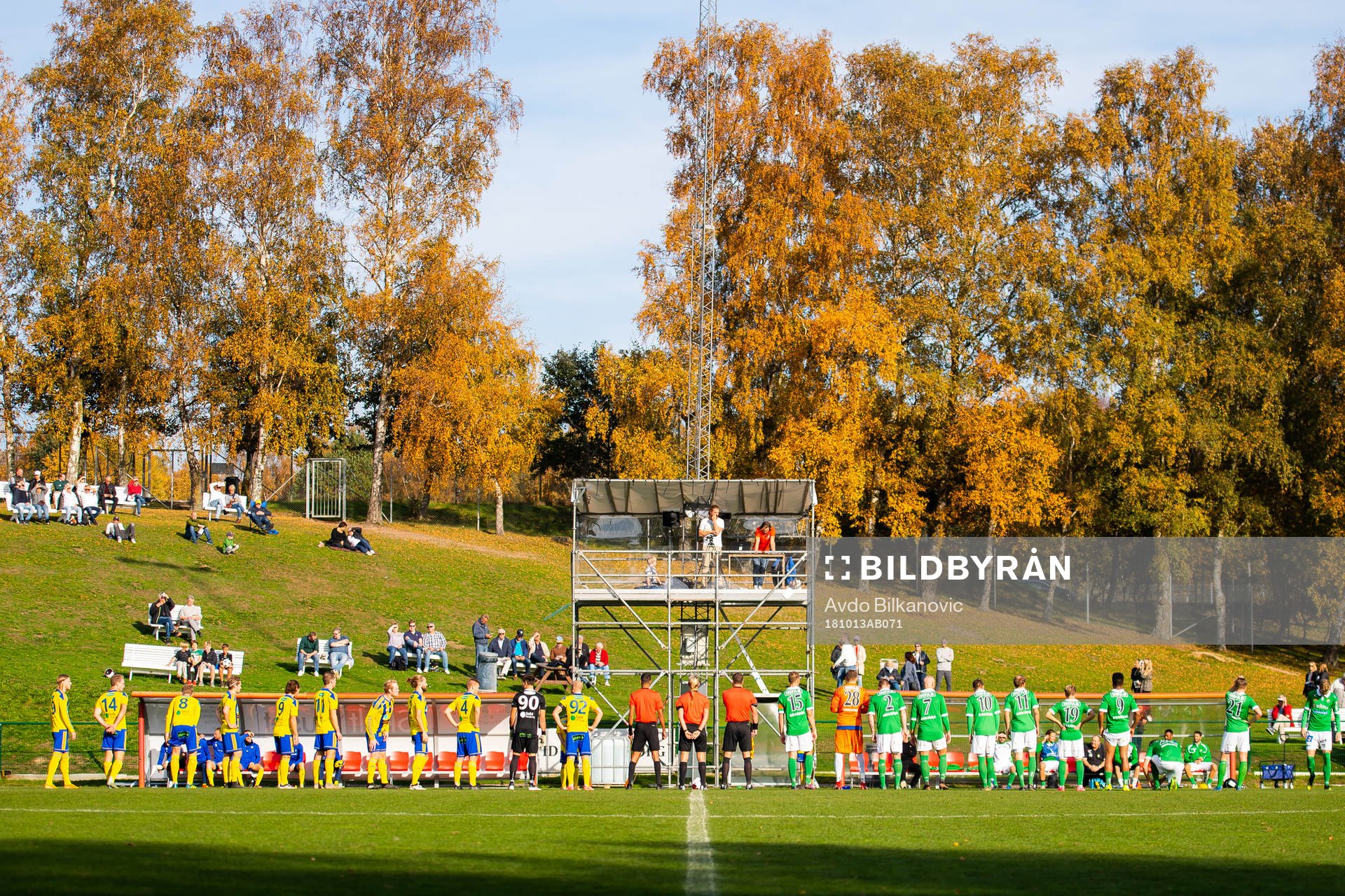 Eskilsminnes och Ljungskiles spelare uppställda