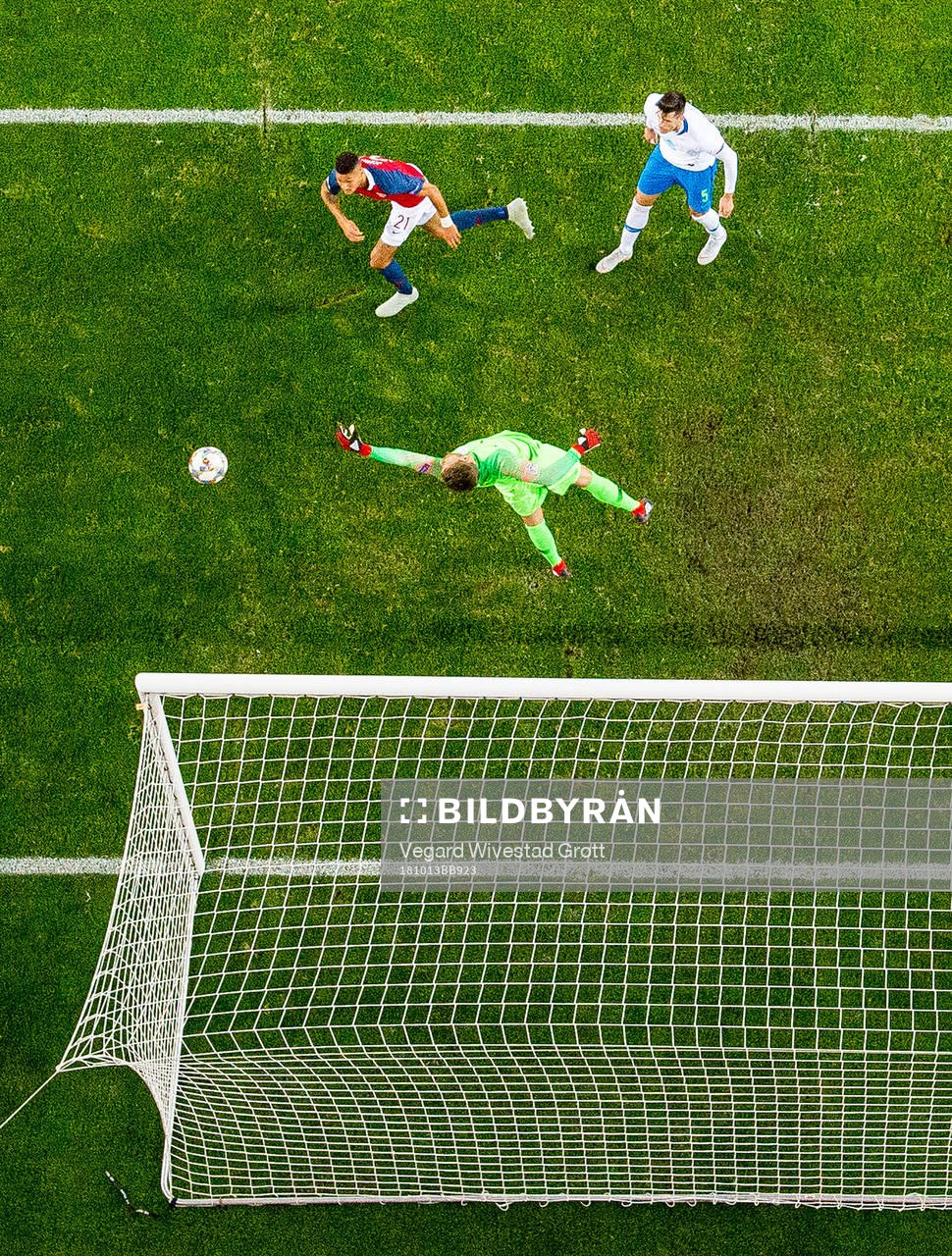 Bjørn Maars Johnsen of Norway with a chance