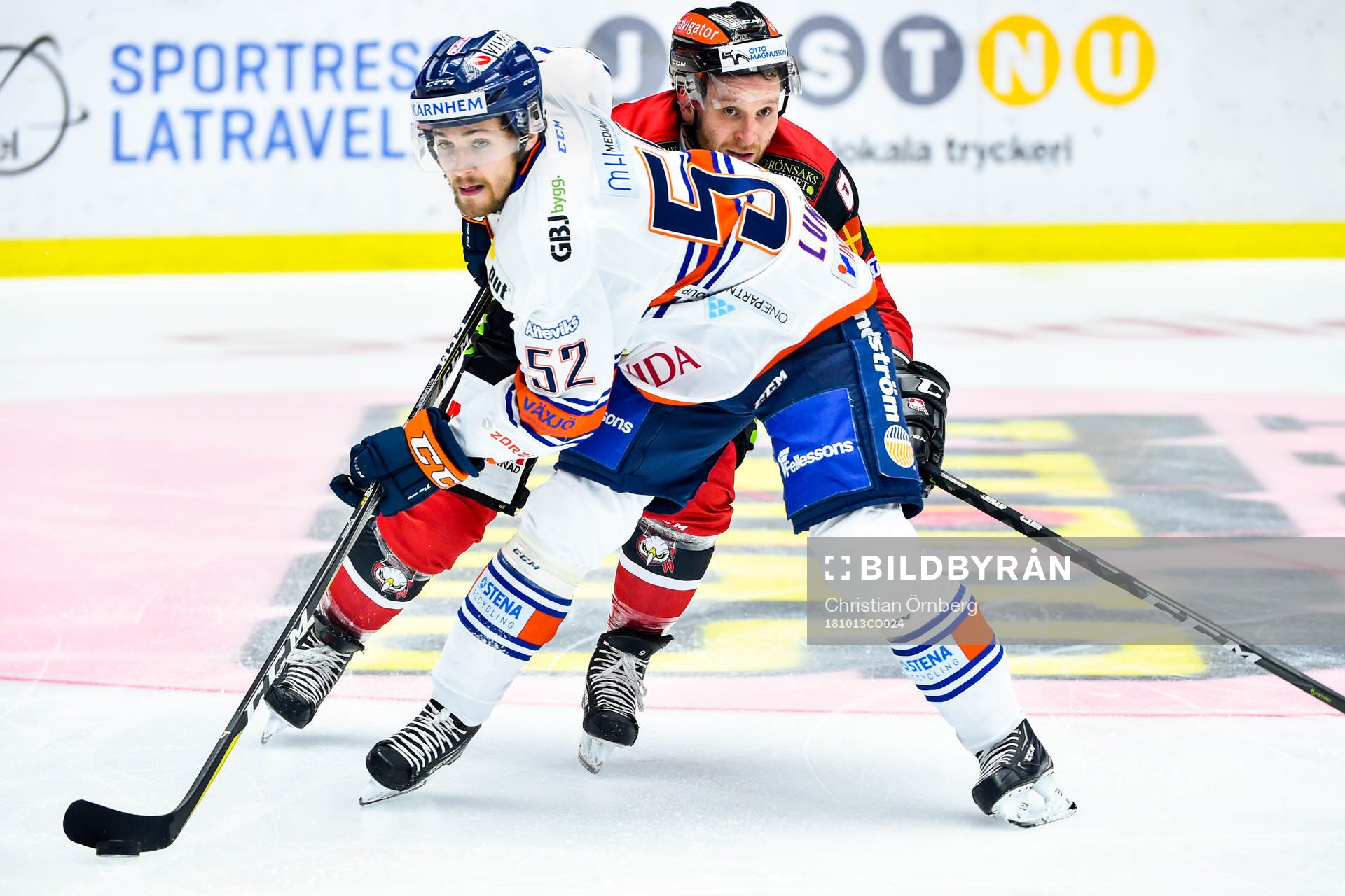 Växjös Arvid Lundberg och Malmö Redhawks Frederik Storm