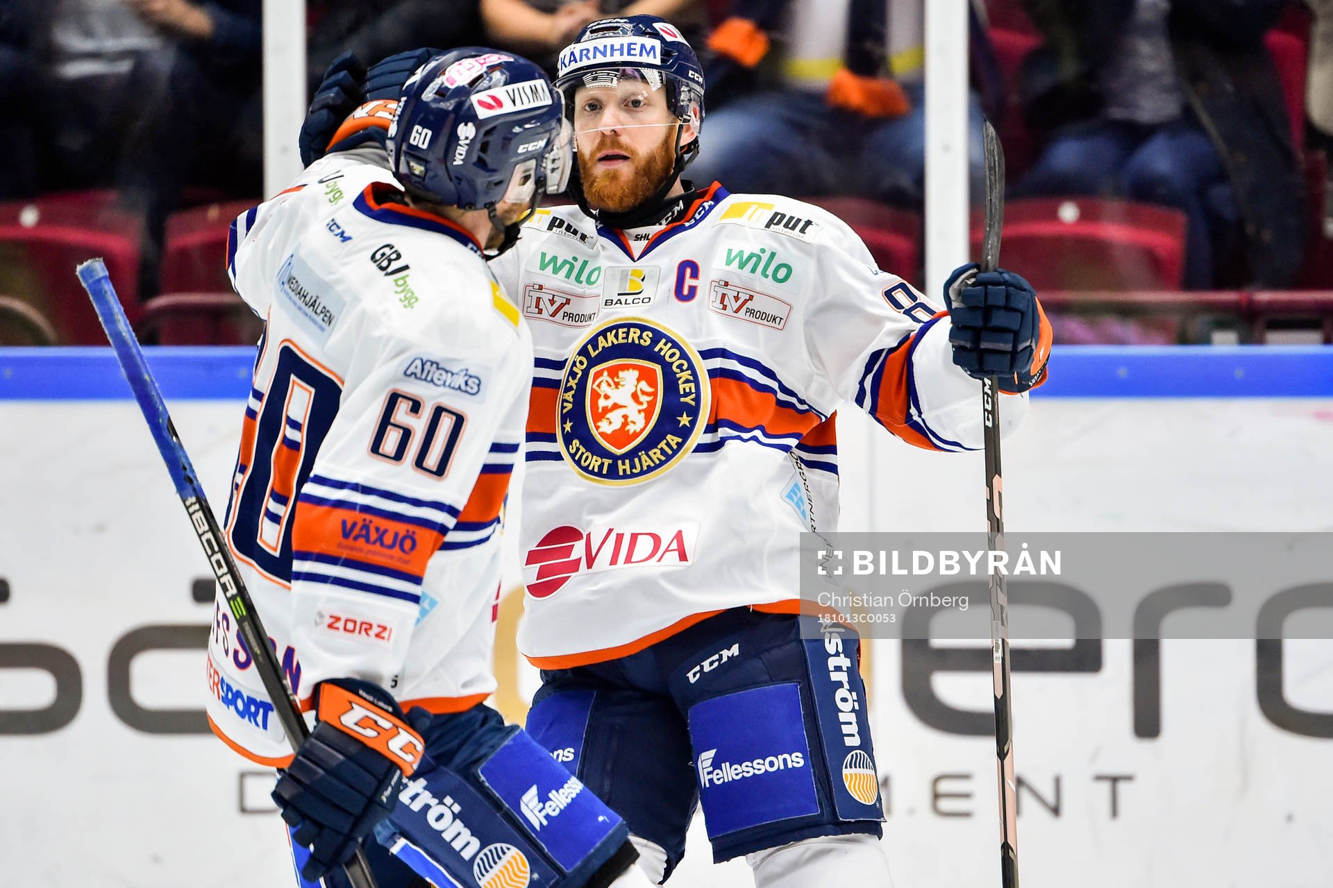 Växjös Erik Josefsson och Liam Reddox jublar