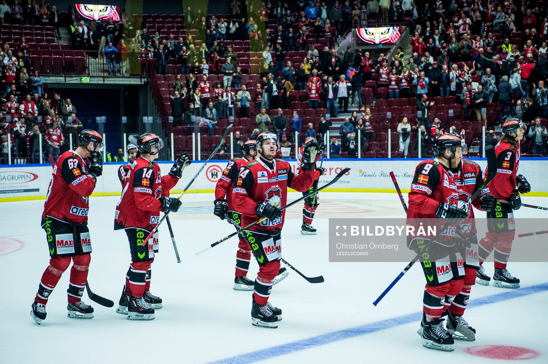 Malmö Redhawks spelare jublar