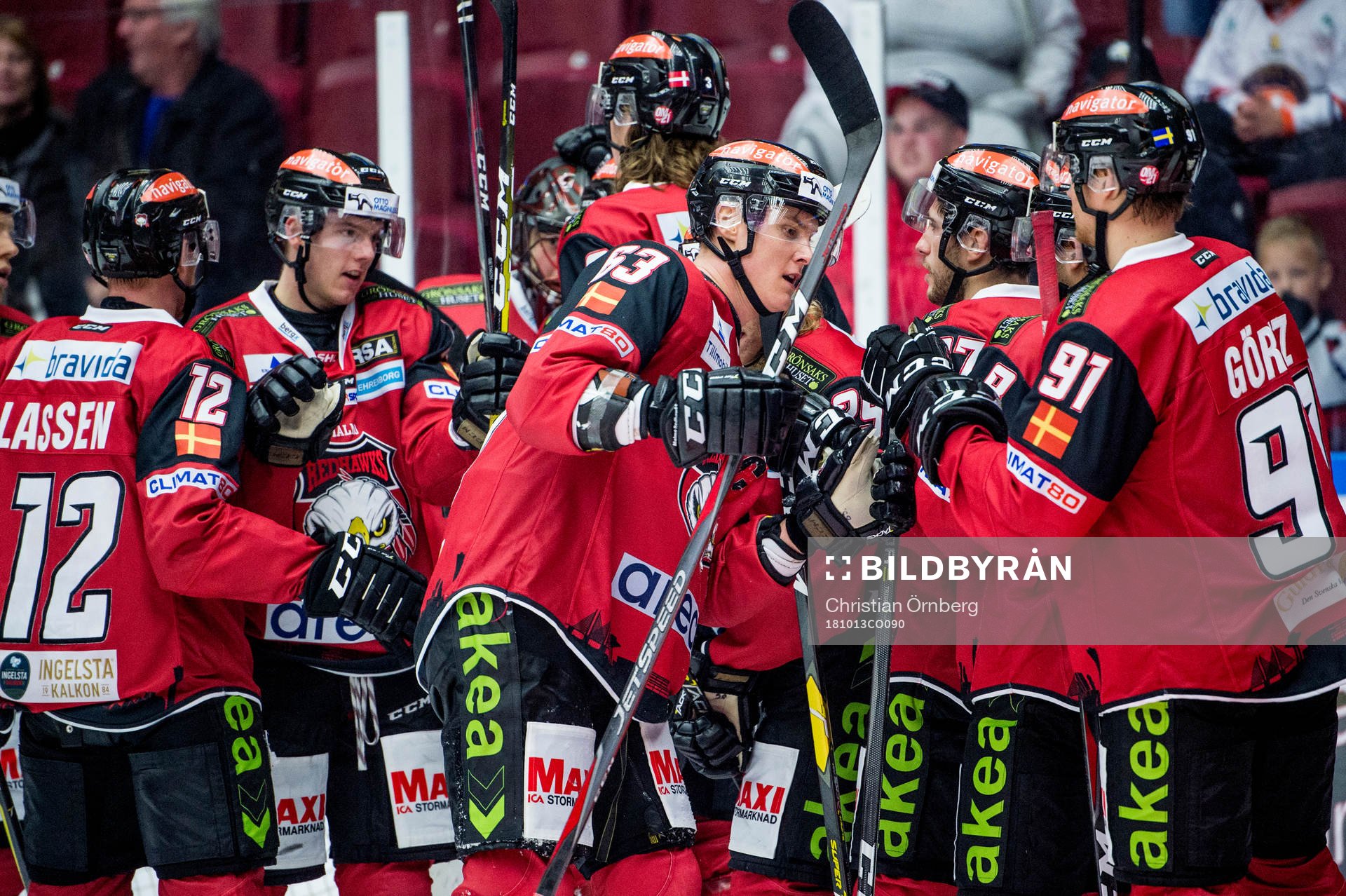 Malmö Redhawks Fredrik Händemark jublar med lagkamraterna