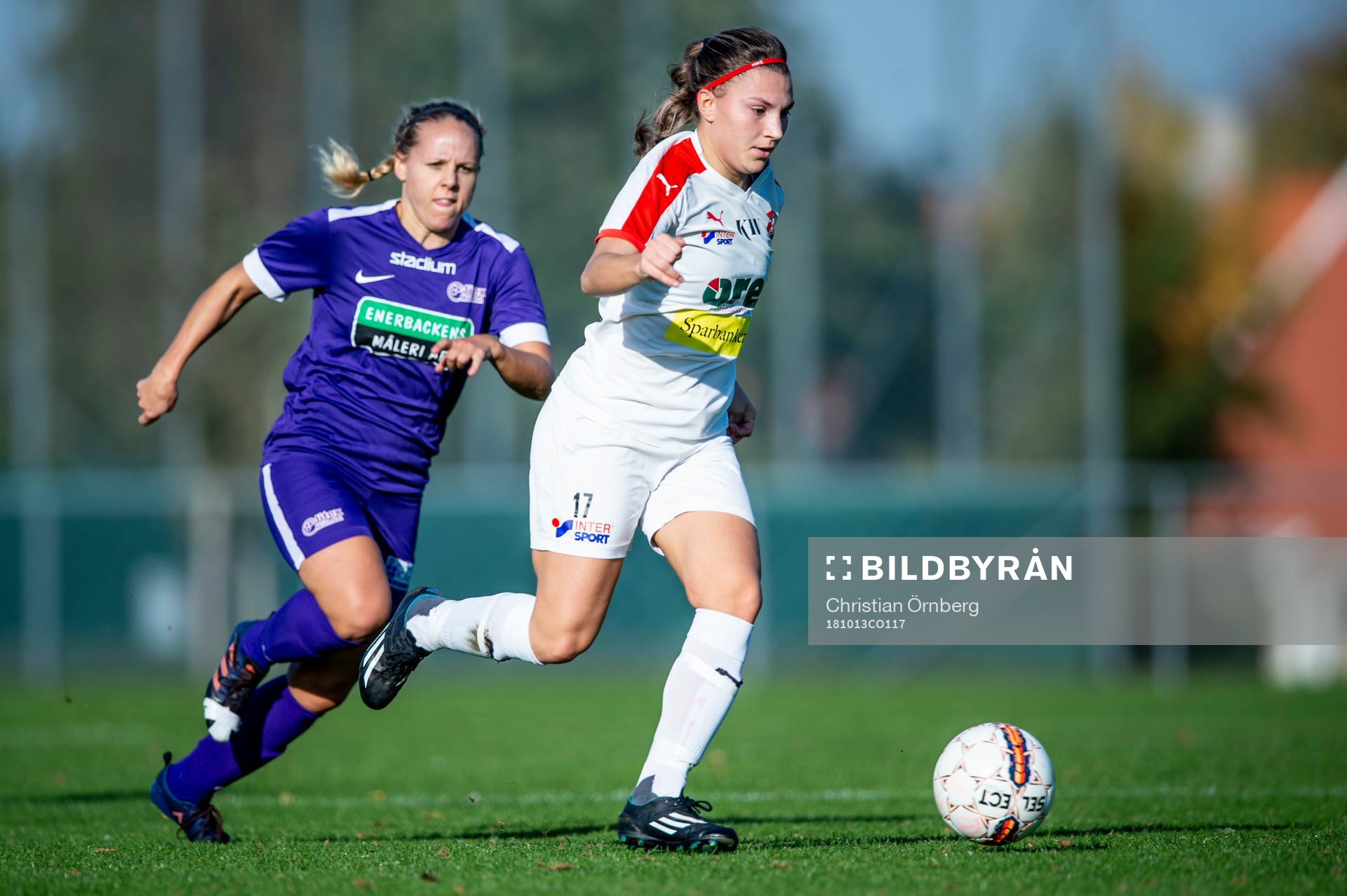 Borgebys Ilirjana Ademi med bollen