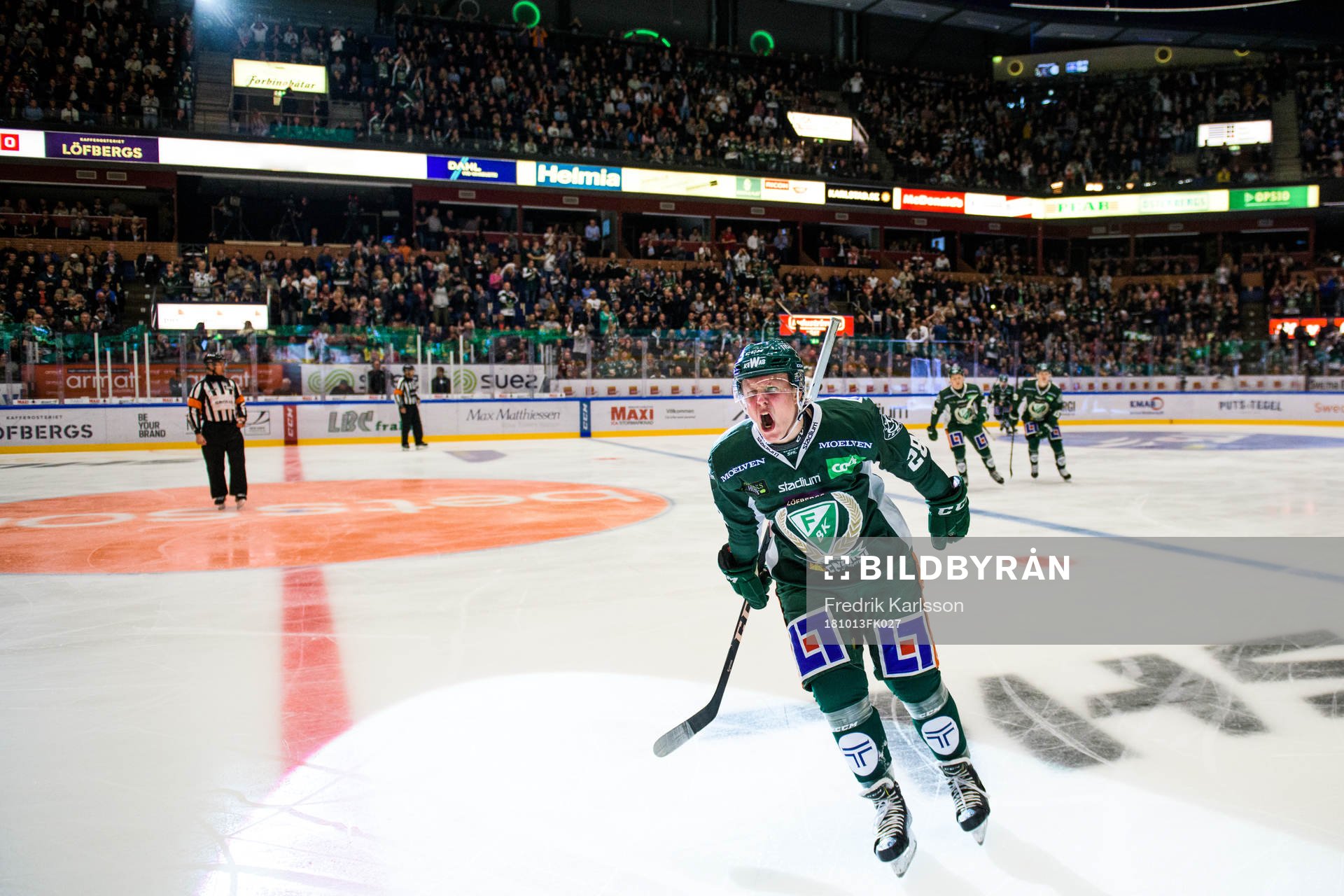 Färjestads Fabian Zetterlund jublar