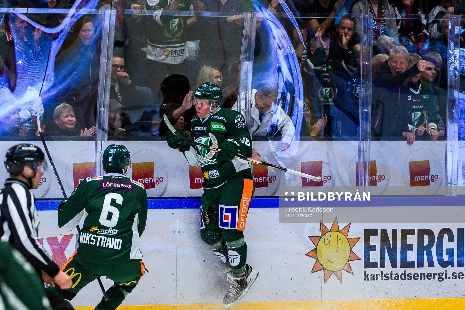 Färjestads Fabian Zetterlund jublar