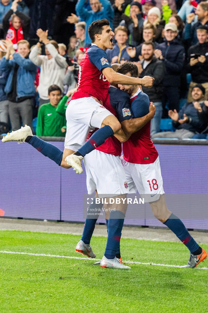 Tarik Elyounoussi and Ole Kristian Selnæs of Norway
