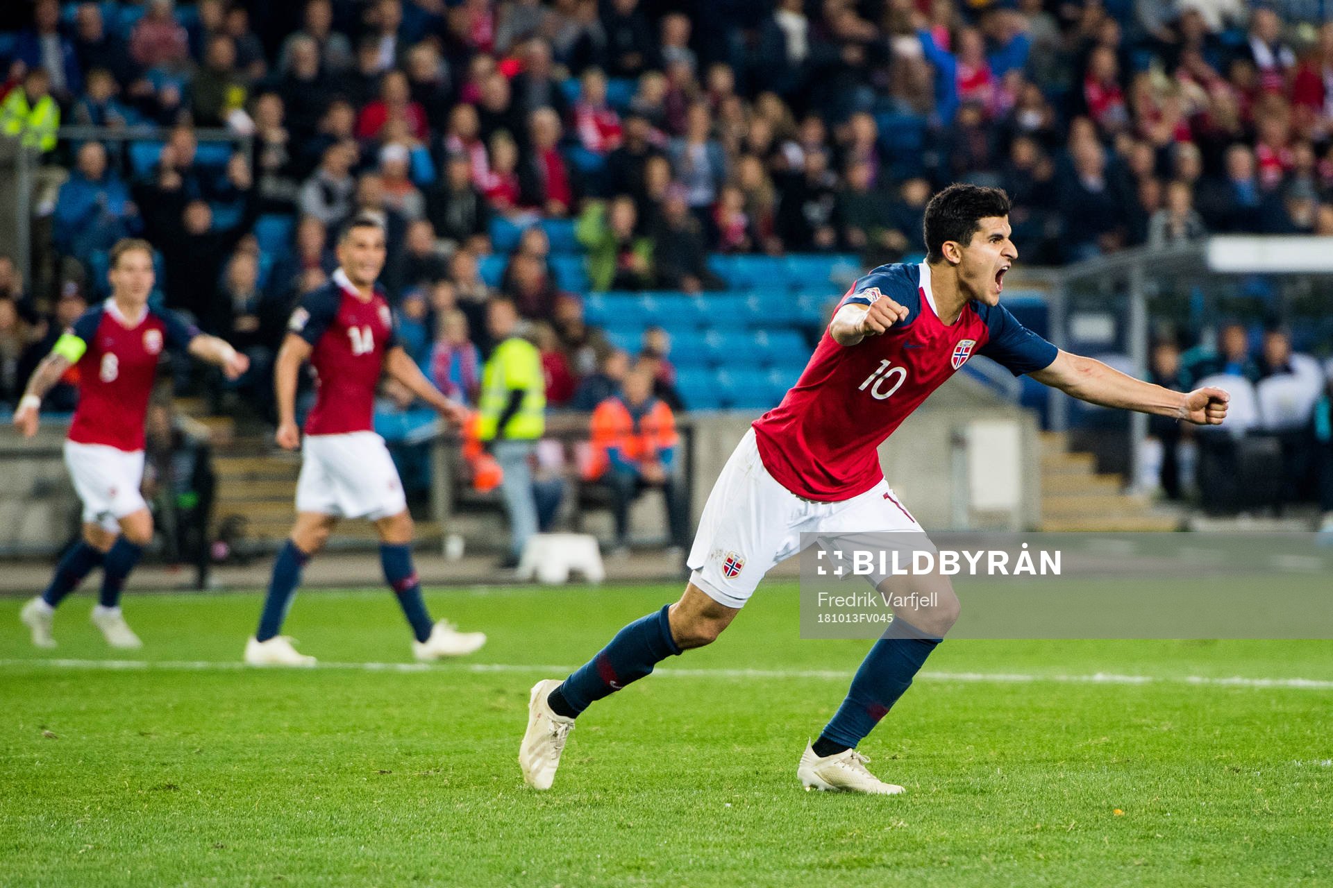 Tarik Elyounoussi of Norway celebrates
