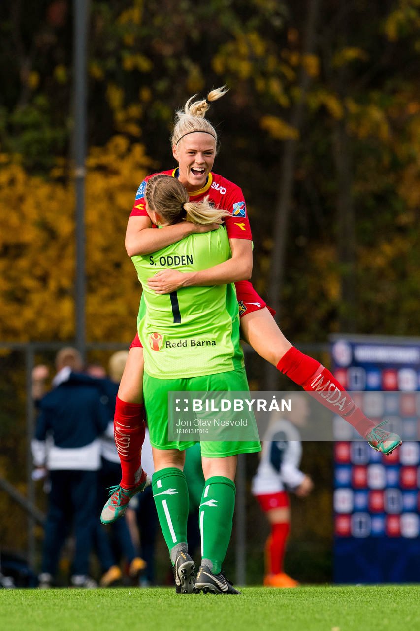 Goalkeeper Kirvil Schau Odden and Kamilla Aabel of Røa