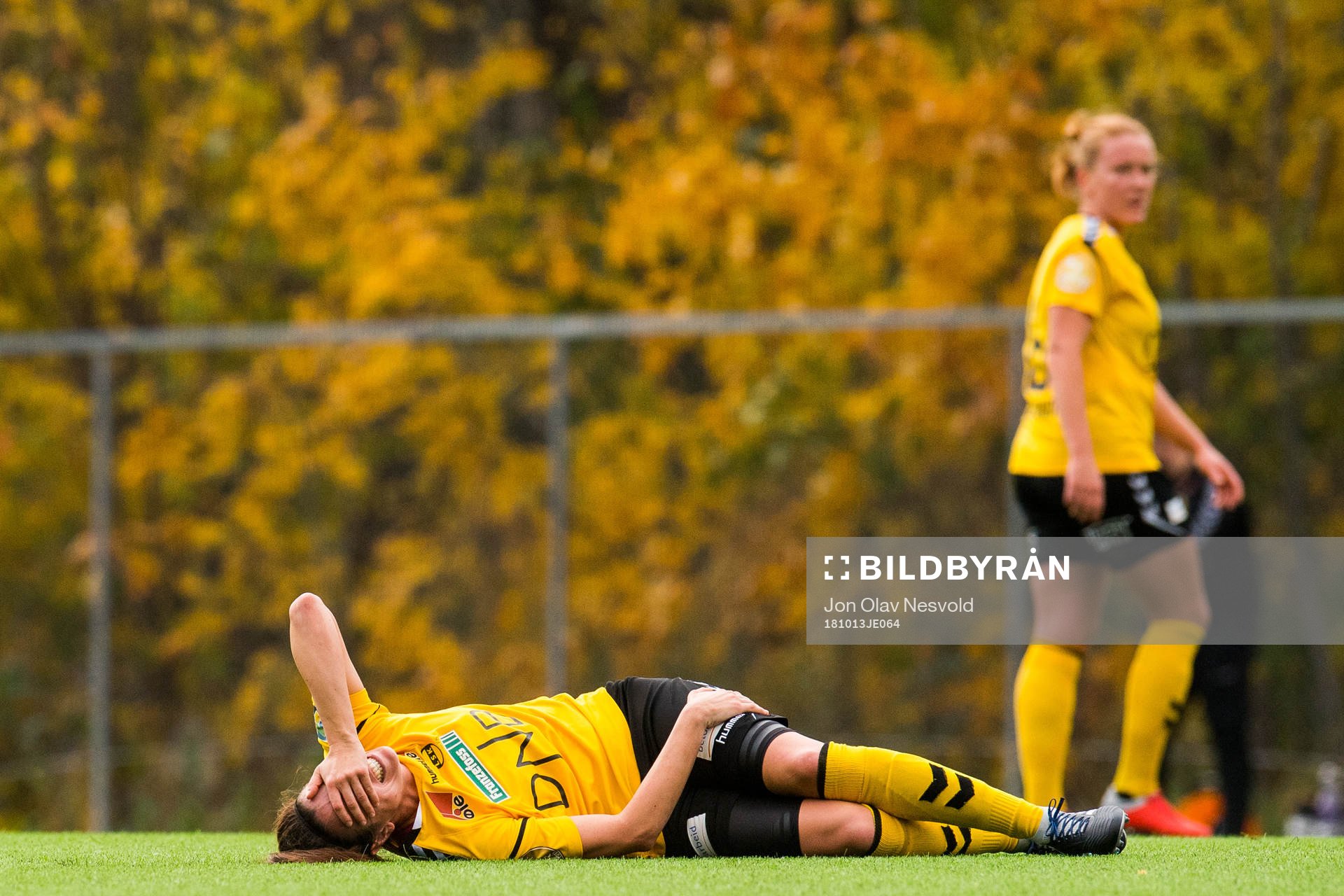 Isabell Bachor of LSK Kvinner with an injury