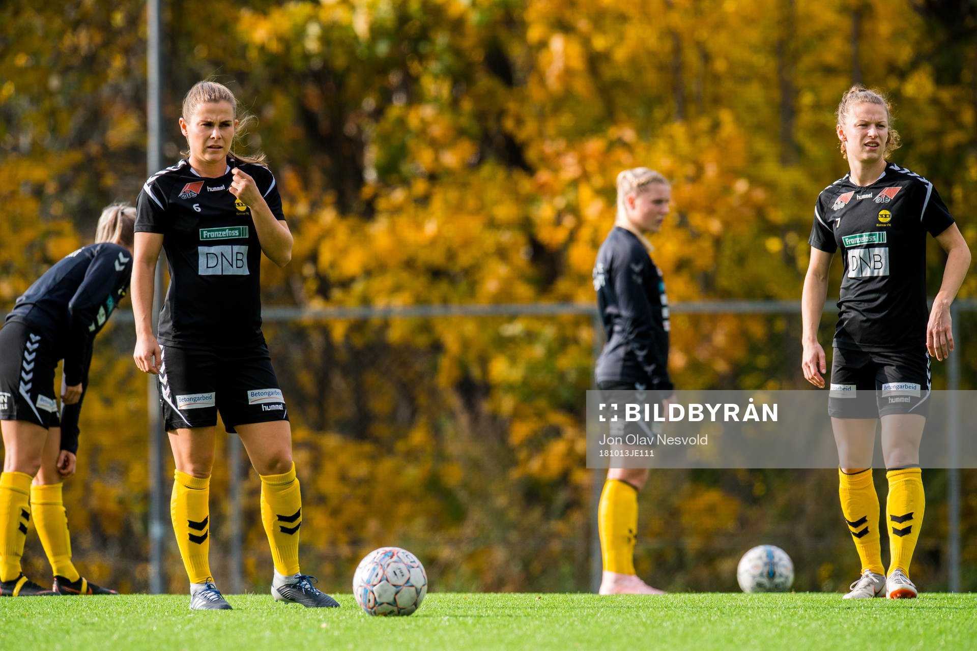 Emilie Haavi and Synne Hansen of LSK Kvinner