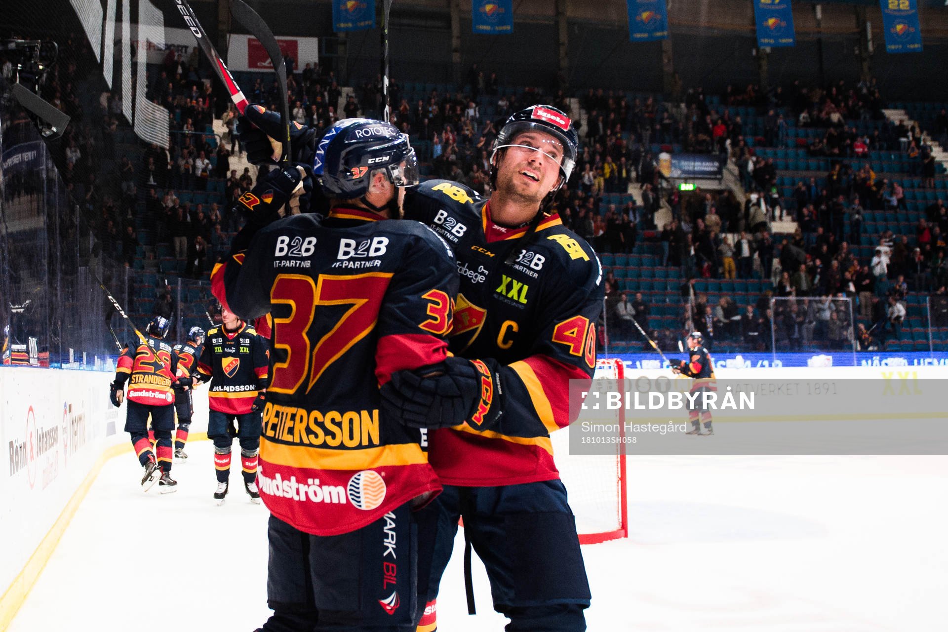 Djurgårdens Jesper Pettersson och Jacob Josefson jublar