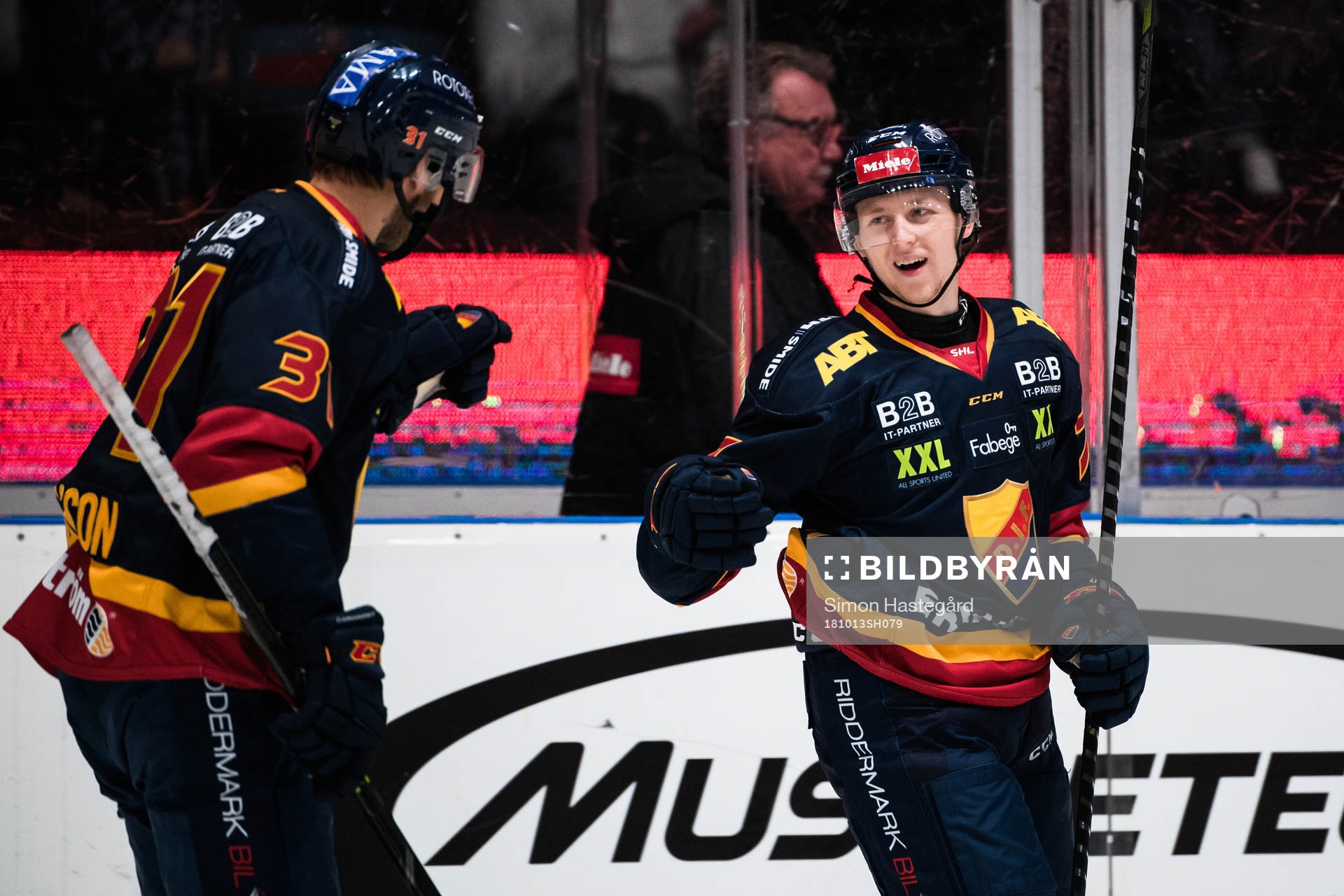 Djurgårdens Dick Axelsson  och Jonathan Davidsson jublar