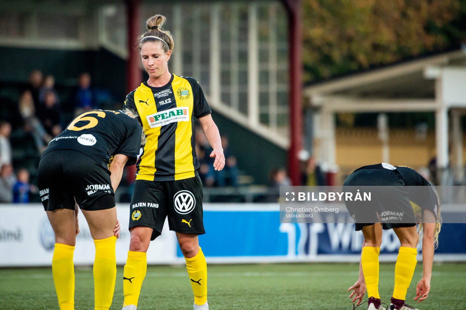 Hammarbys Elise Kellond-Knight försöker trösta Olga