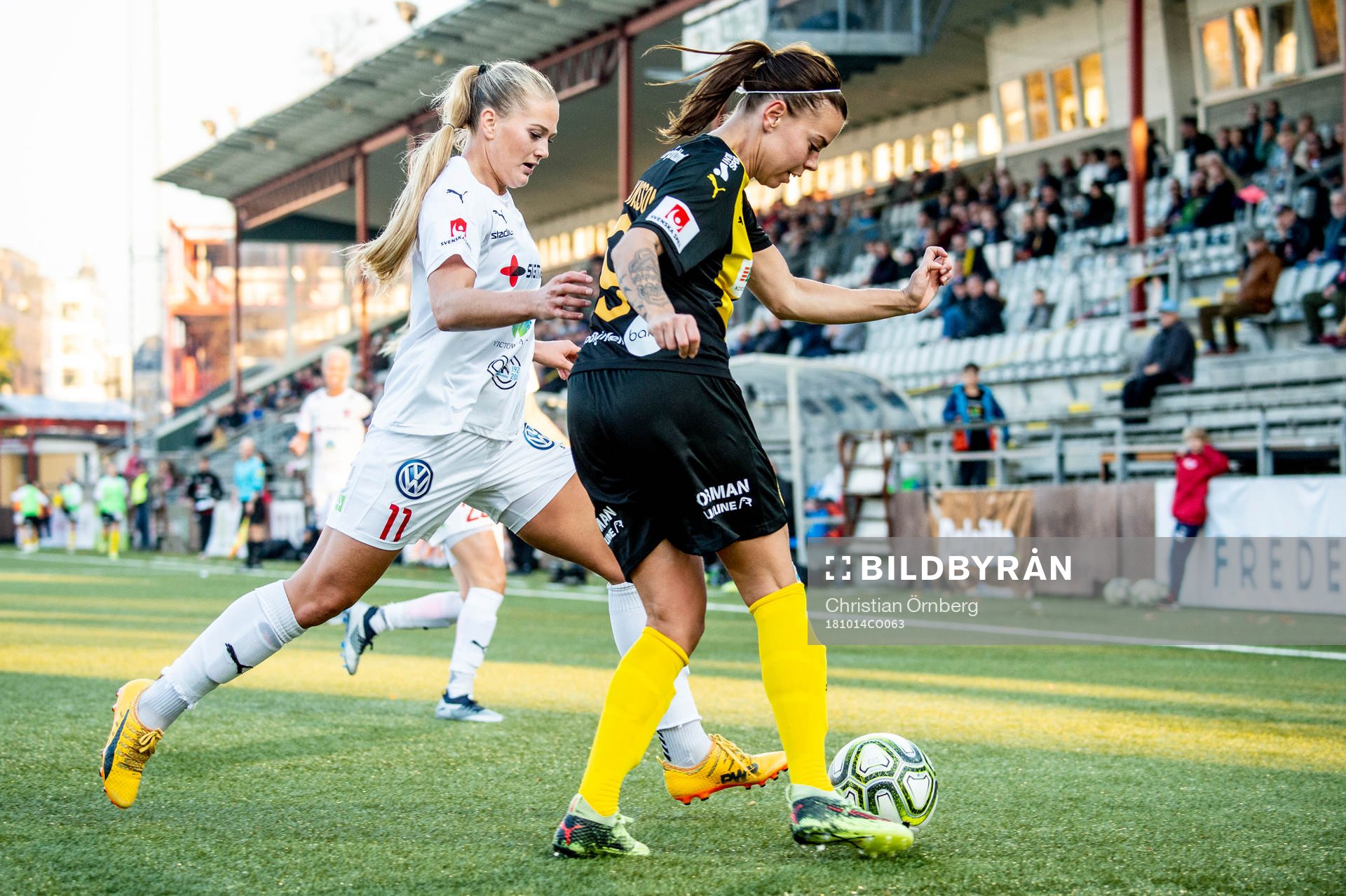 Rosengårds Lisa-Marie Utland mot Hammarbys Amanda Johansson