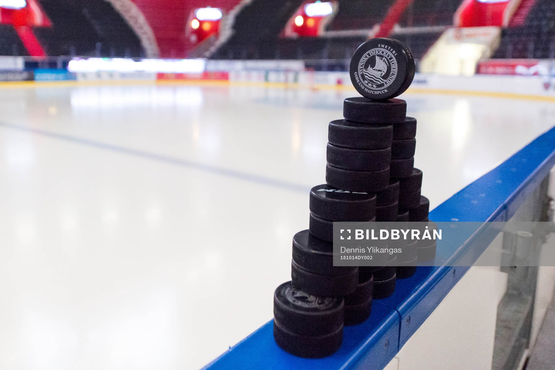 Matchpuckar innan ishockeymatchen i Hockeyallsvenskan