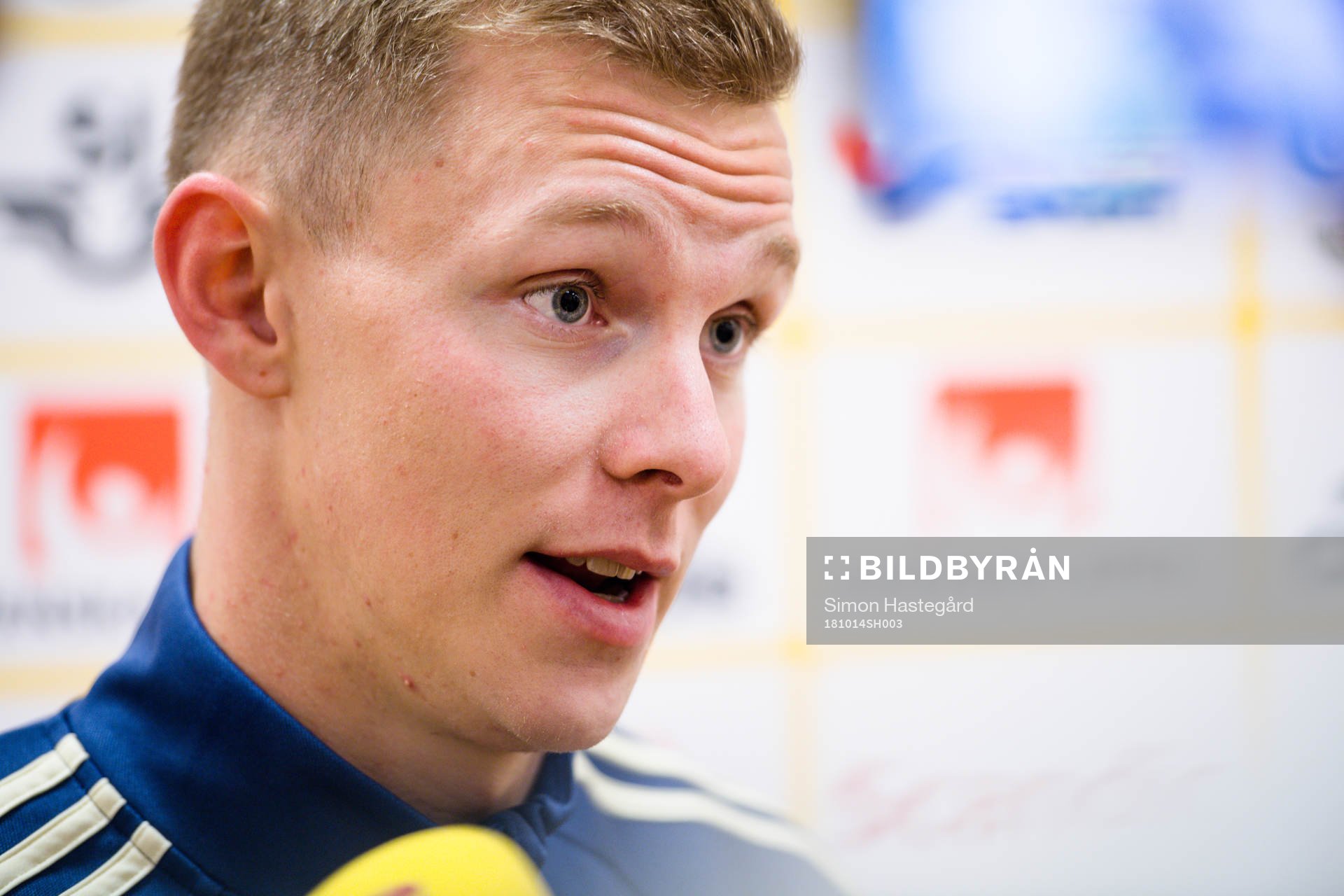 Emil Krafth i mixed zone
