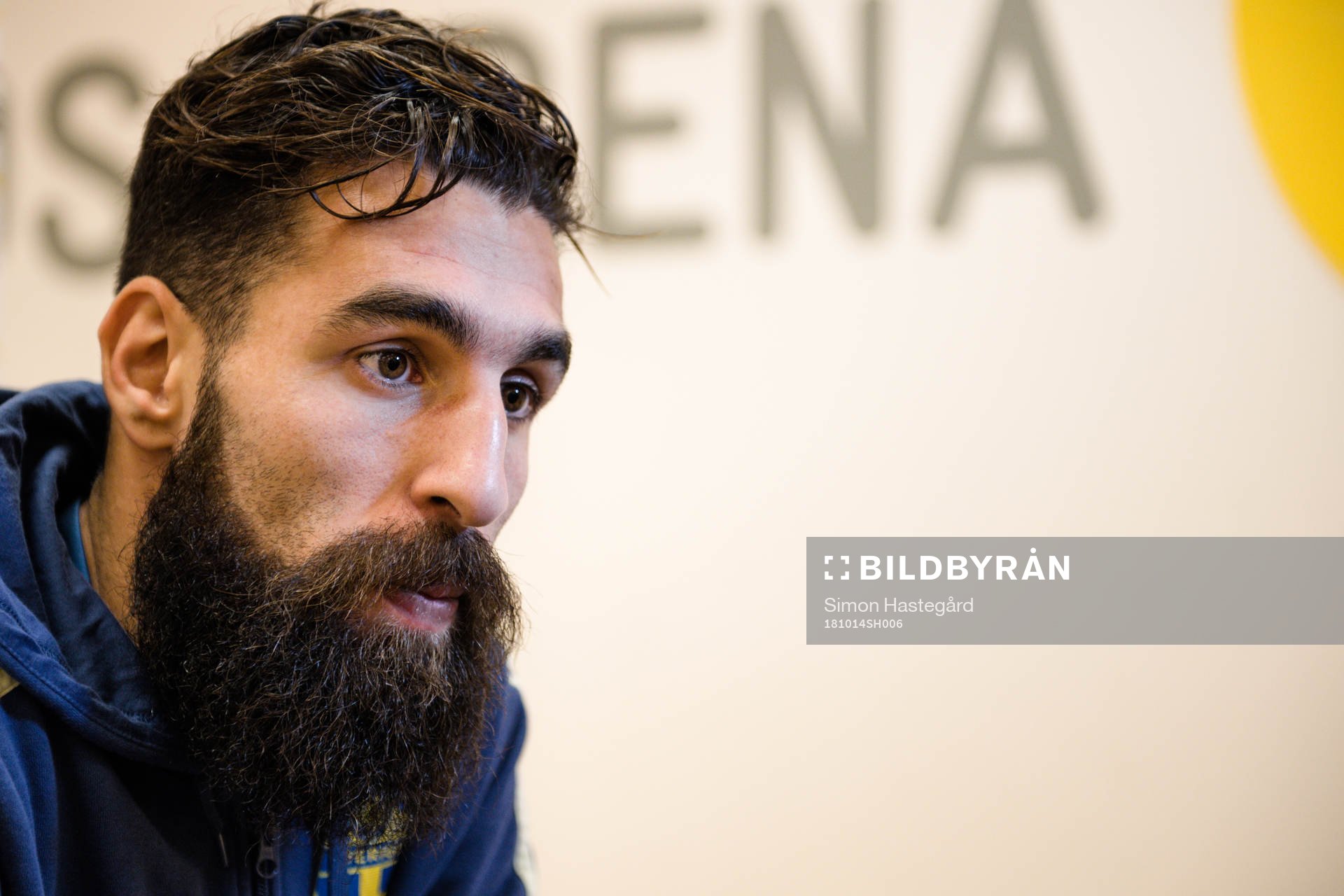 Jimmy Durmaz i mixed zone
