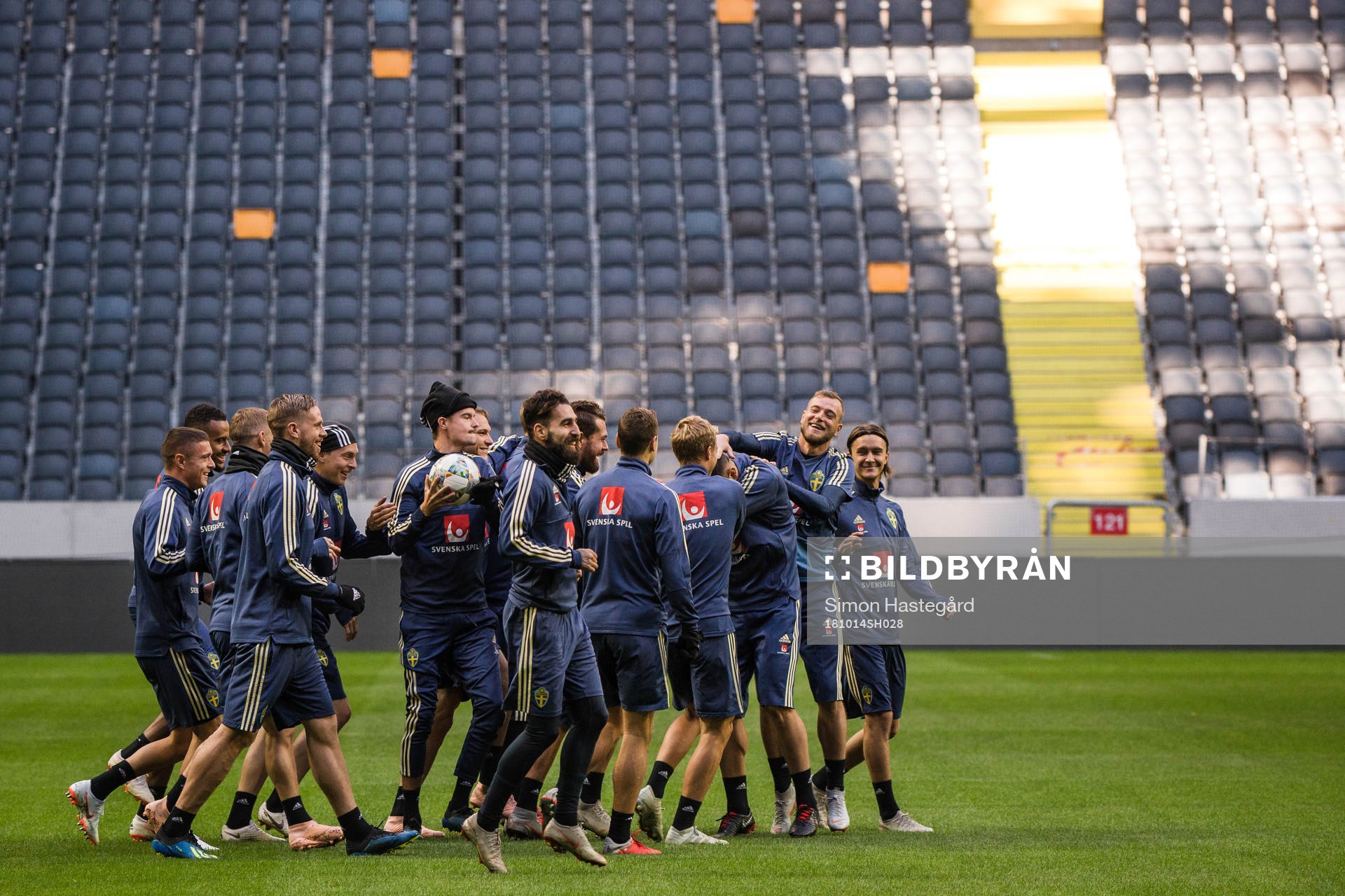 Spelarna under en träning med Sveriges fotbollslandslag den 14 oktober 2018 i Stockholm.