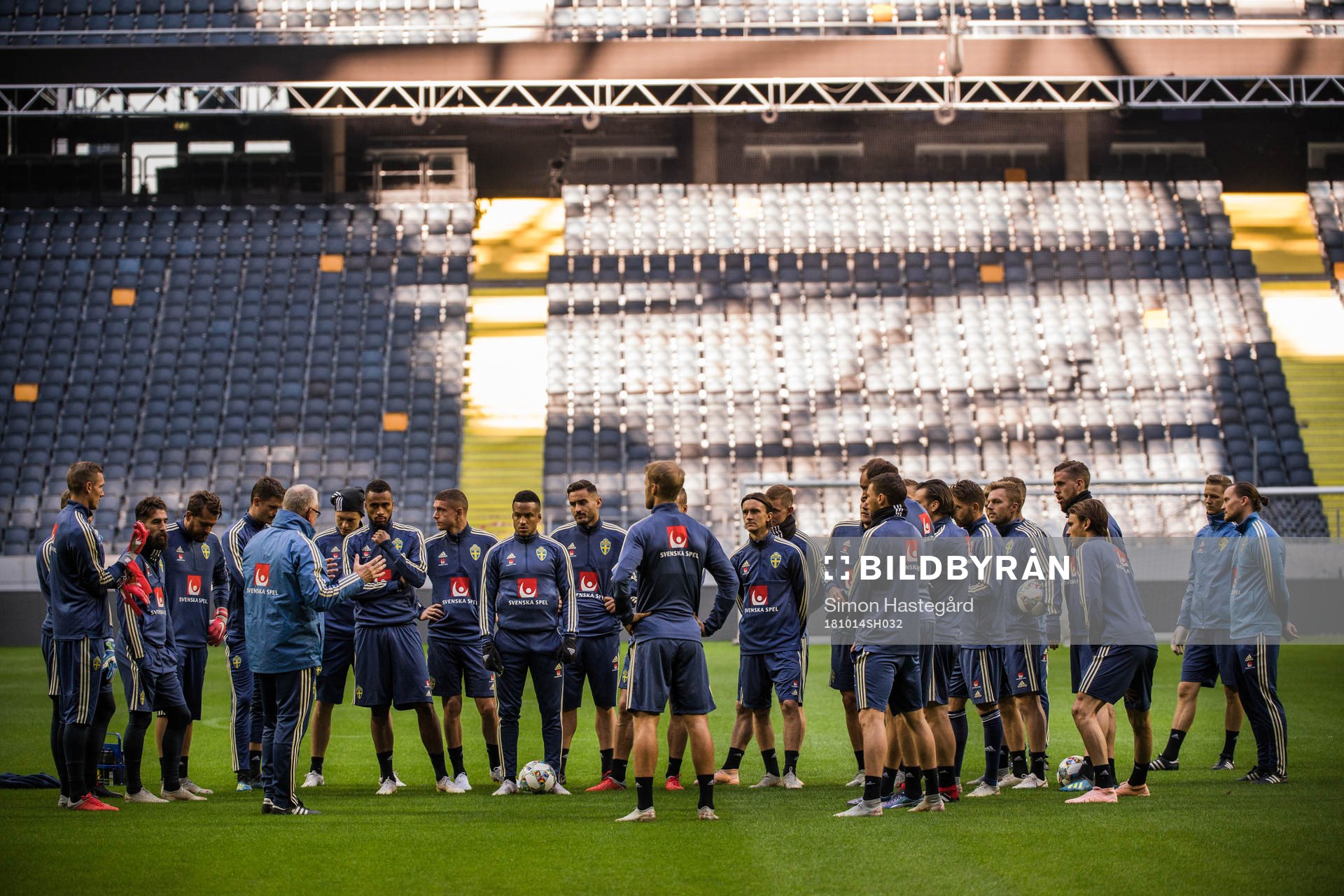Spelarna under en träning med Sveriges fotbollslandslag den 14 oktober 2018 i Stockholm.