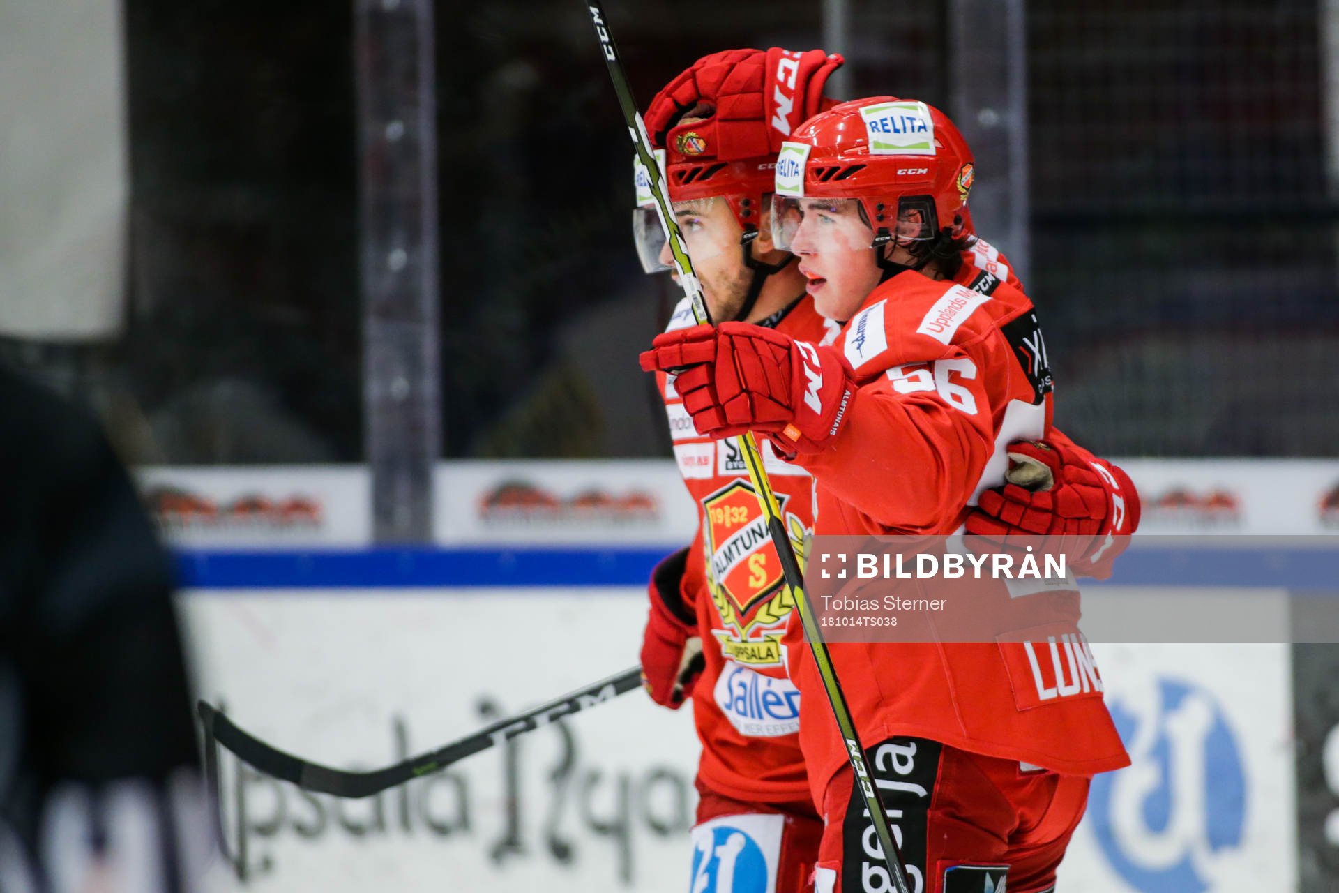 Almtunas Alexander Lunsjö jublar med lagkamrater