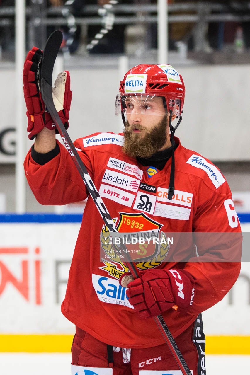 Almtunas Måns Hermansson tackar publiken