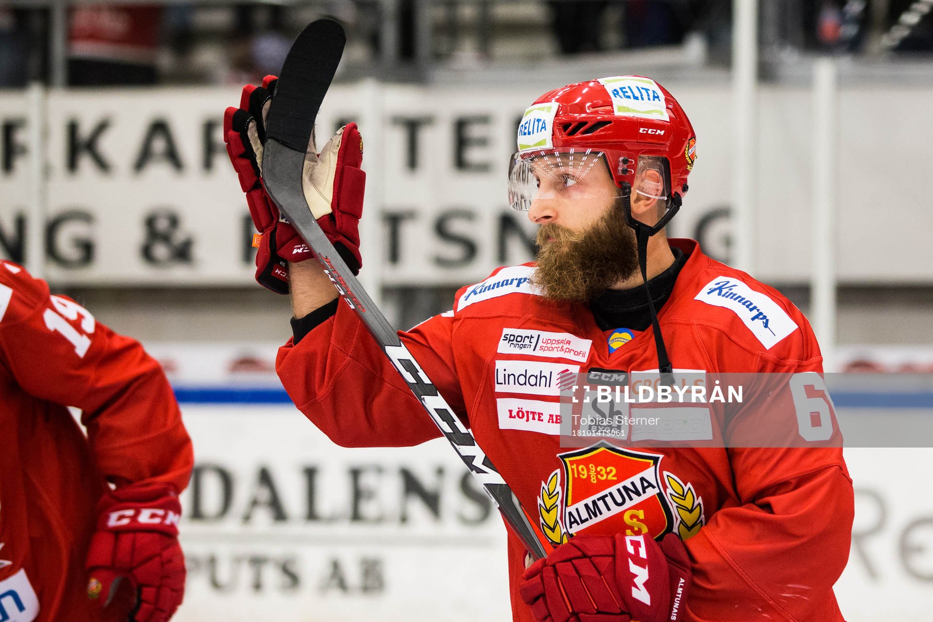 Almtunas Måns Hermansson tackar publiken