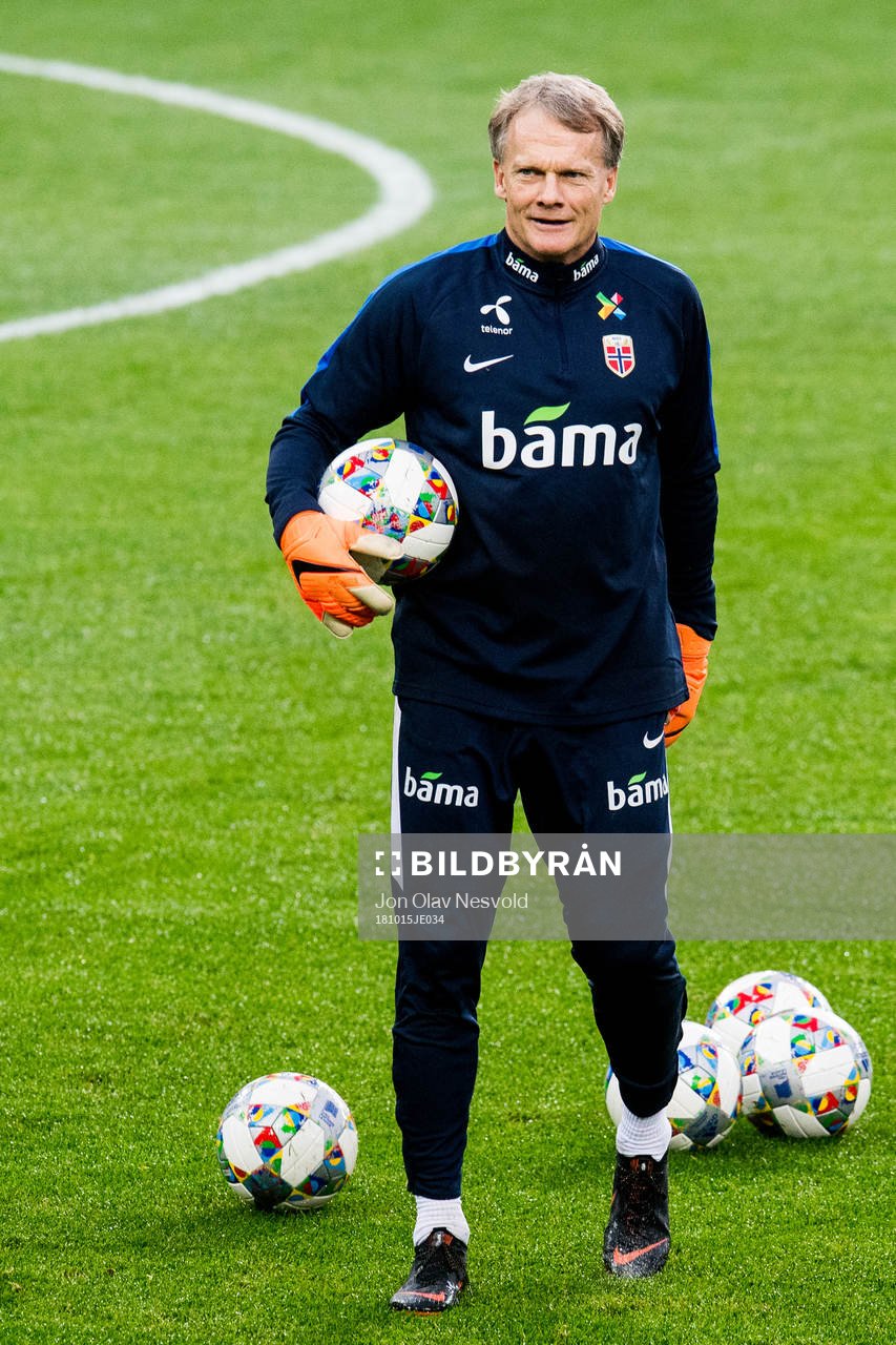 Frode Grodås, goalkeeper coach of Norway