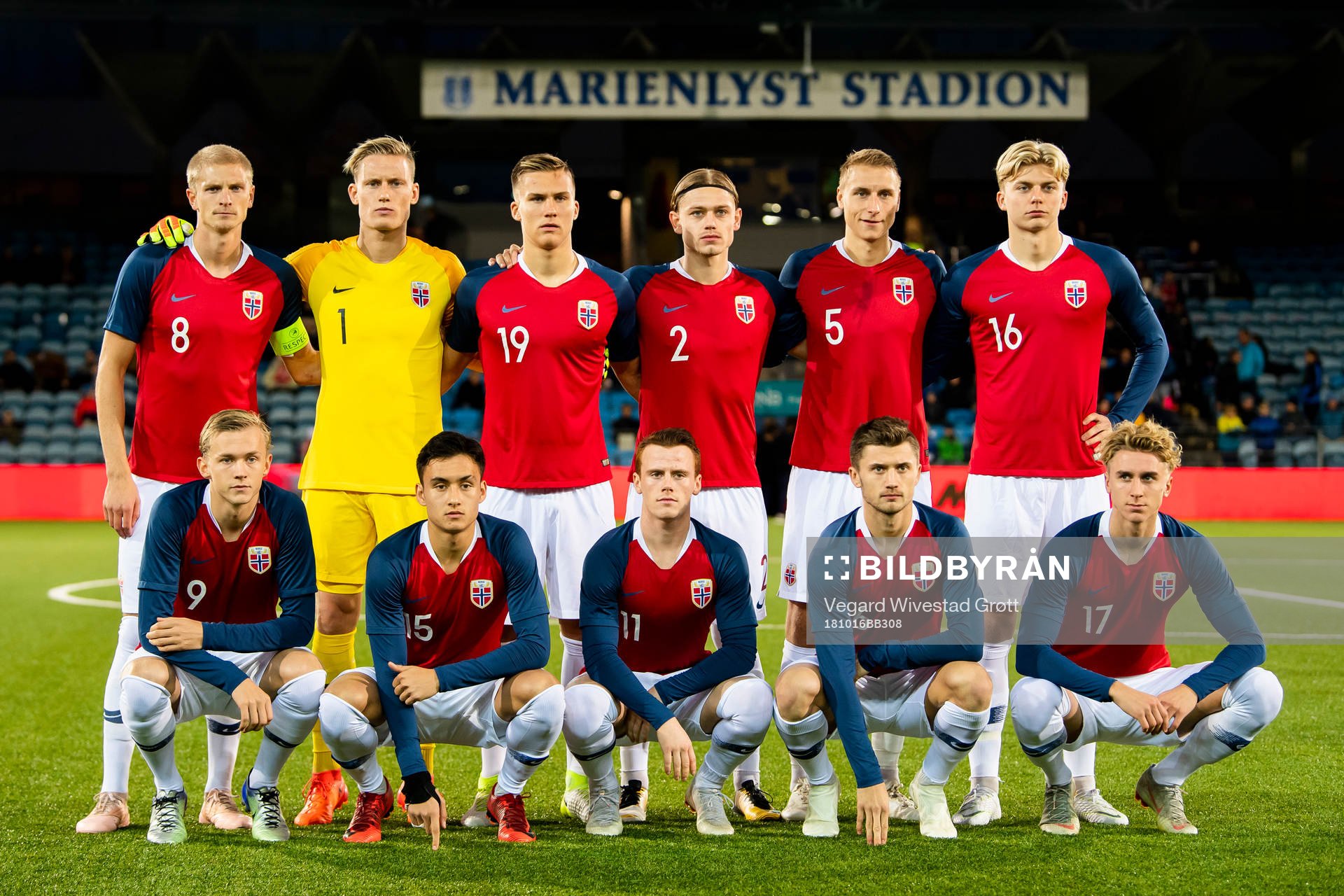 Morten Thorsby, goalkeeper Sondre Rossbach, Leo Skiri Østigård, Julian Ryerson, Ulrik Yttergård Jenssen, Tobias Borchgrevink Børkeeiet, Birk Risa, Nico Mickelson, Tobias Heintz, Vebjørn Hoff, and Dennis Johnsen of Norway ahead of during the UEFA European Under-21 Qualifier match between Norway and Azerbaijan on October 16, 2018 in Drammen.
