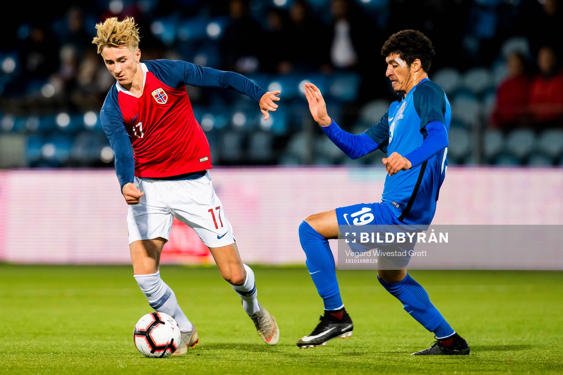 Dennis Johnsen of Norway and Eltun Turabov of Azerbaijan during the UEFA European Under-21 Qualifier match between Norway and Azerbaijan on October 16, 2018 in Drammen.