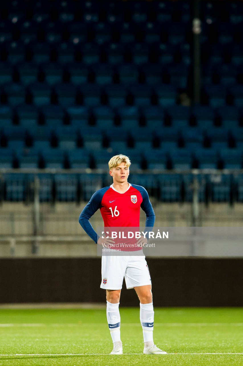 Tobias Borchgrevink Børkeeiet of Norway looks dejected