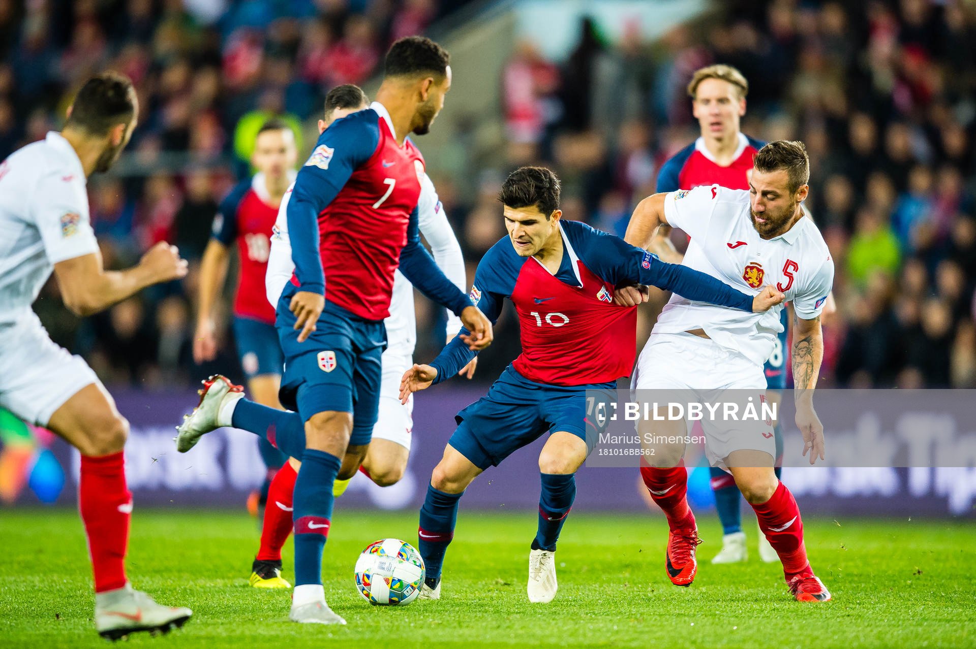 Tarik Elyounoussi of Norway and Nikolay Bodurov of Bulgaria
