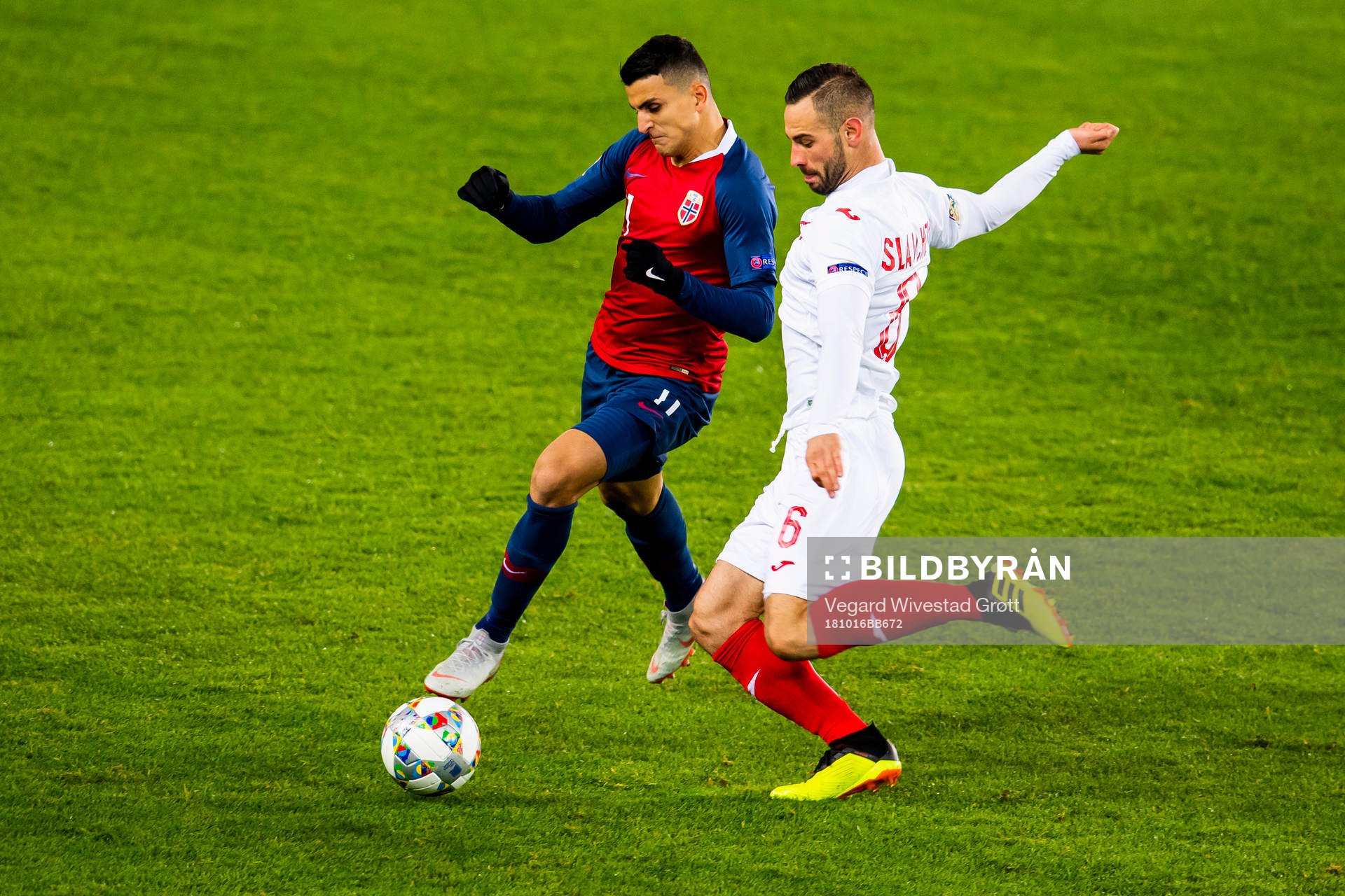 Mohamed Elyounoussi of Norway and Simeon Slavchev of Bulgaria during the Nations League match between Norway and Bulgaria on October 16, 2018 in Oslo.