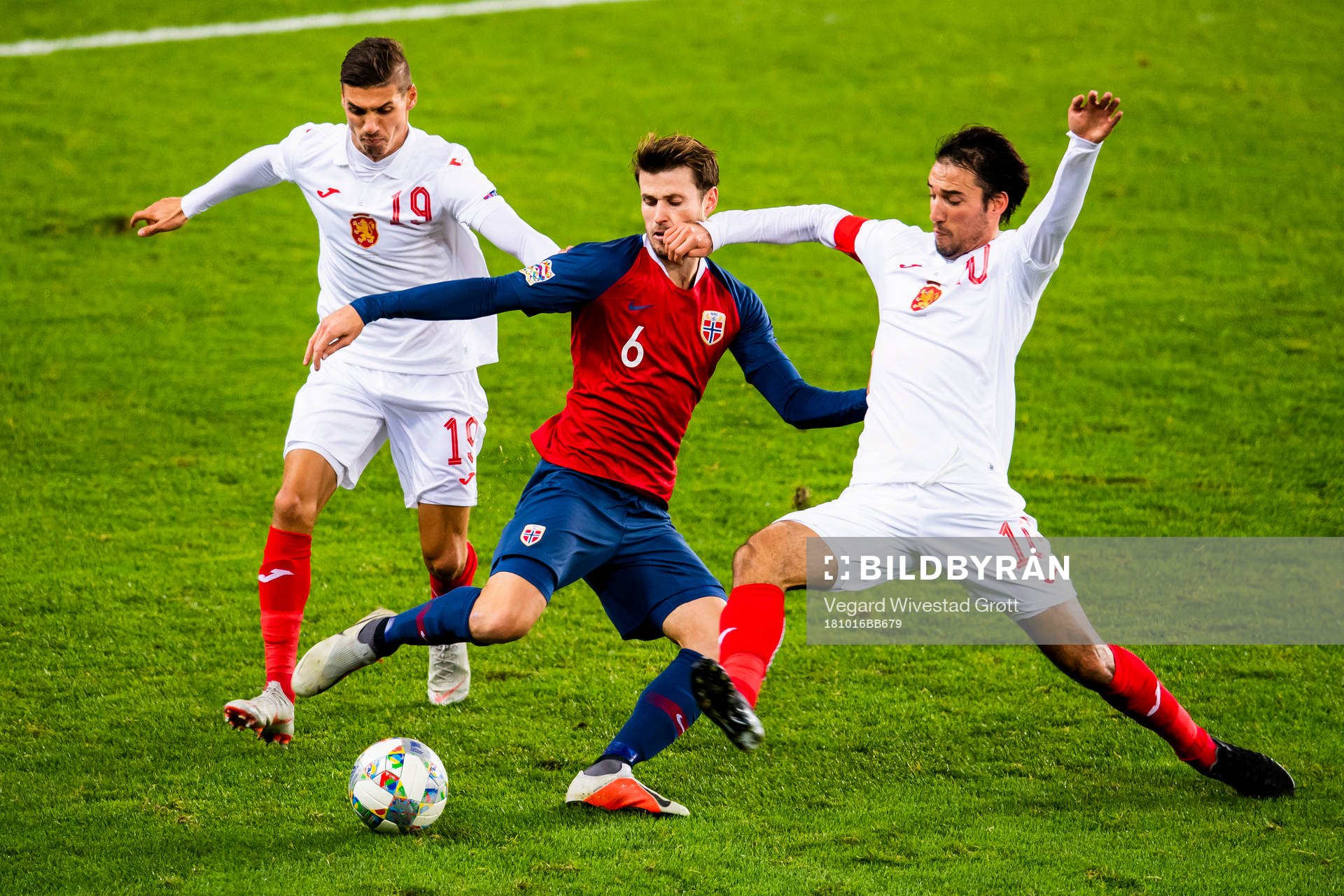 Kiril Despodov of Bulgaria, Håvard Nordtveit of Norway and
