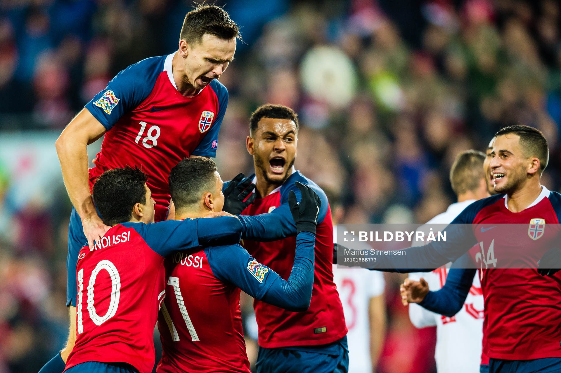 Mohamed Elyounoussi of Norway celebrates with teammates