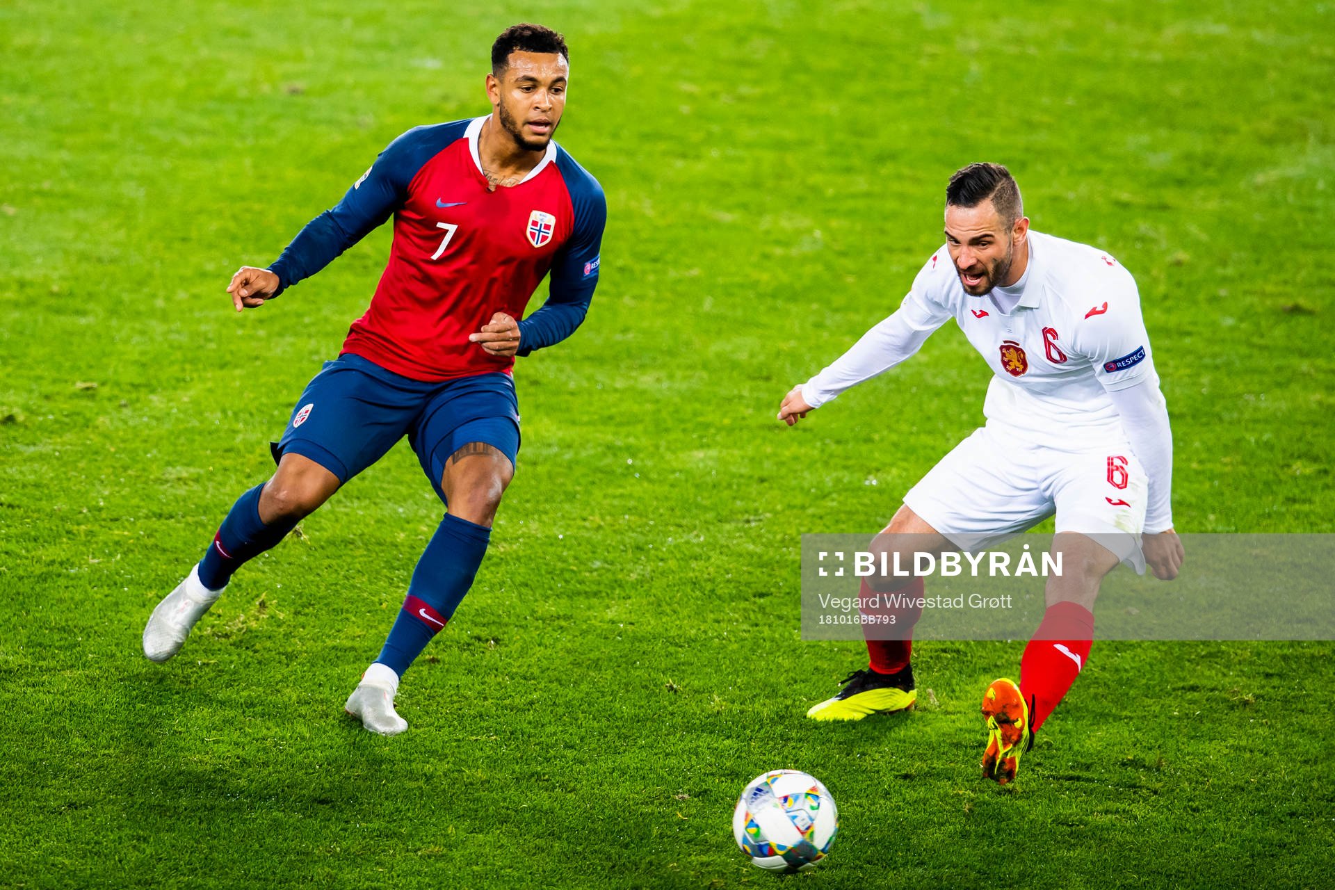 Joshua King of Norway and Simeon Slavchev of Bulgaria during the Nations League match between Norway and Bulgaria on October 16, 2018 in Oslo.