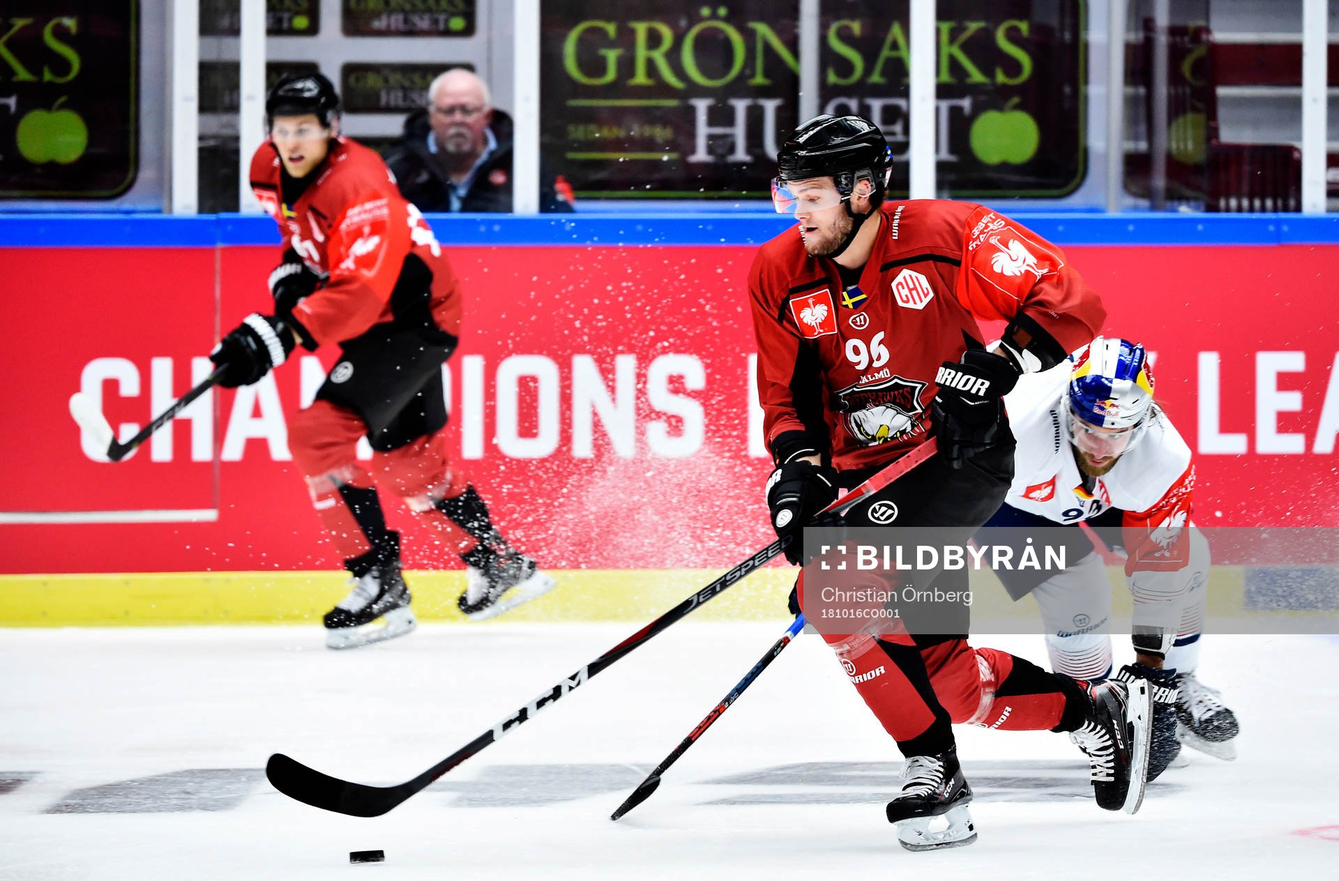 Andreas Eder of RB Munich and Kim Rosdahl of Malmö Redhawks