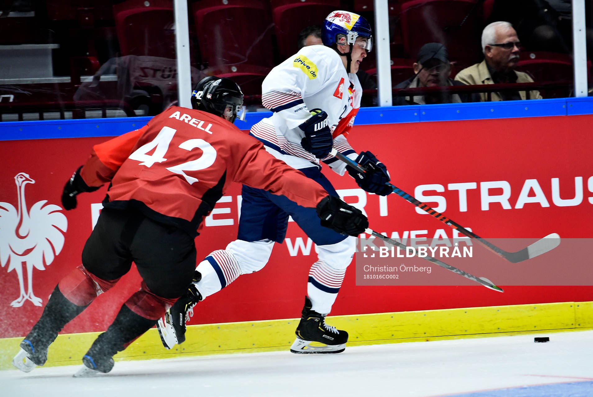 Nichlas Hardt of Malmö Redhawks and Justin Schützof RB