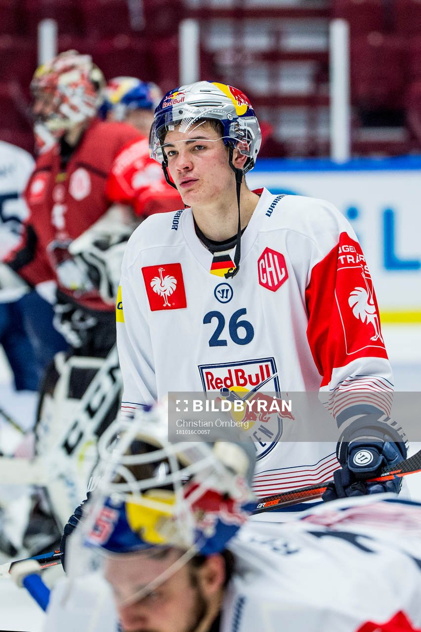 Justin Schützof RB Munich looks dejected