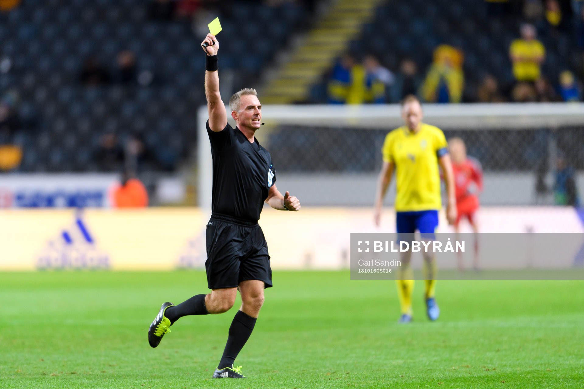 Referee Jakob Kehlet shows the yellow card