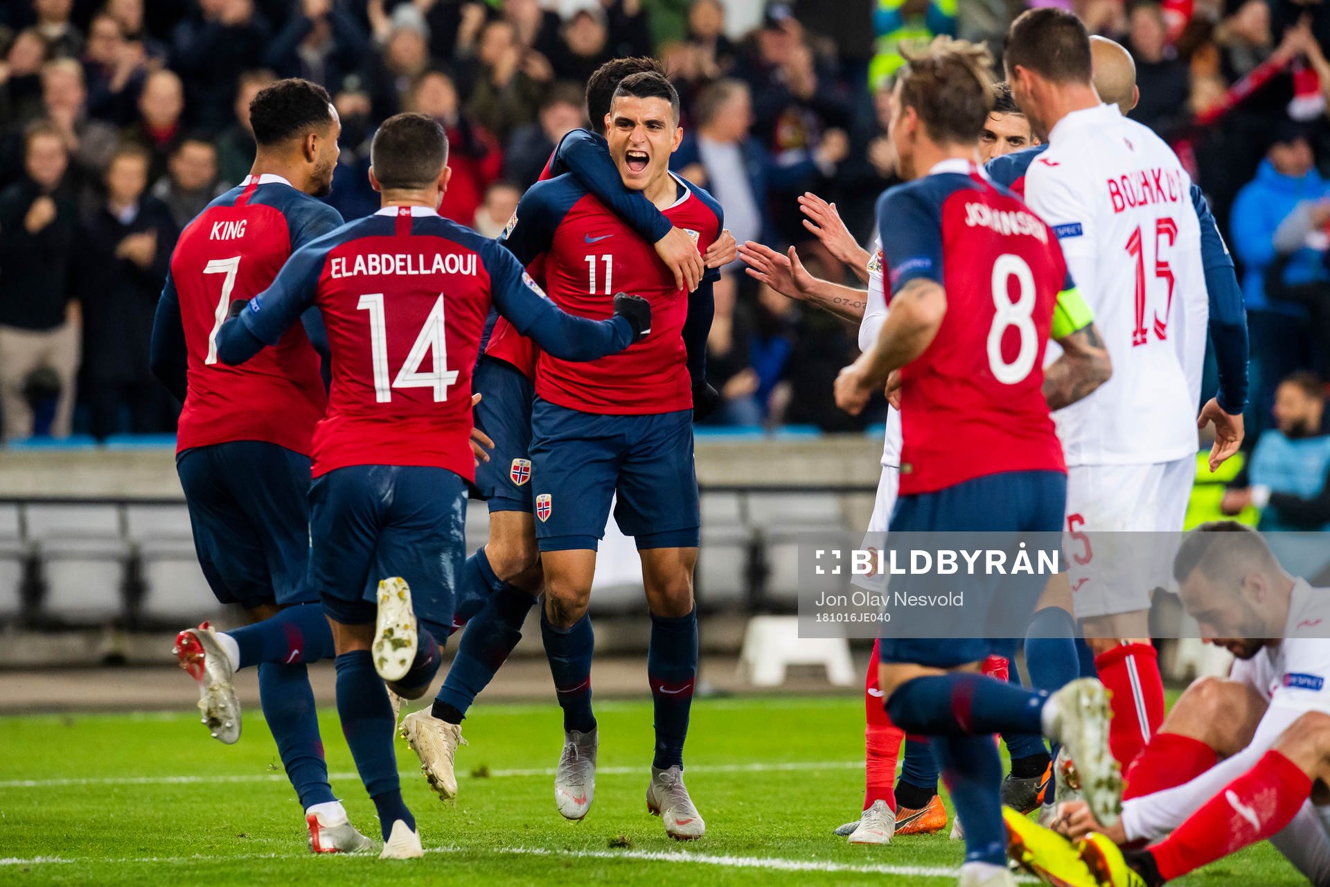 Mohamed Elyounoussi of Norway celebrates with his teammates