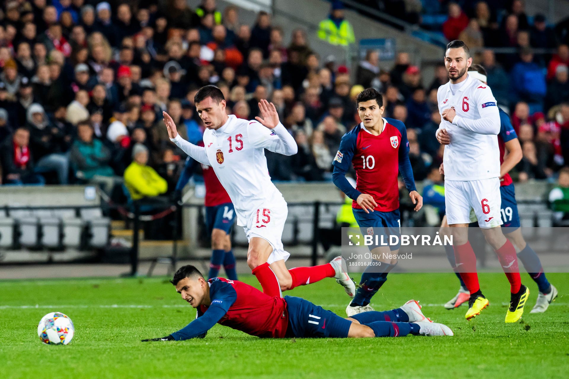 Vasil Bozhikov of Bulgaria and Mohamed Elyounoussi of Norway
