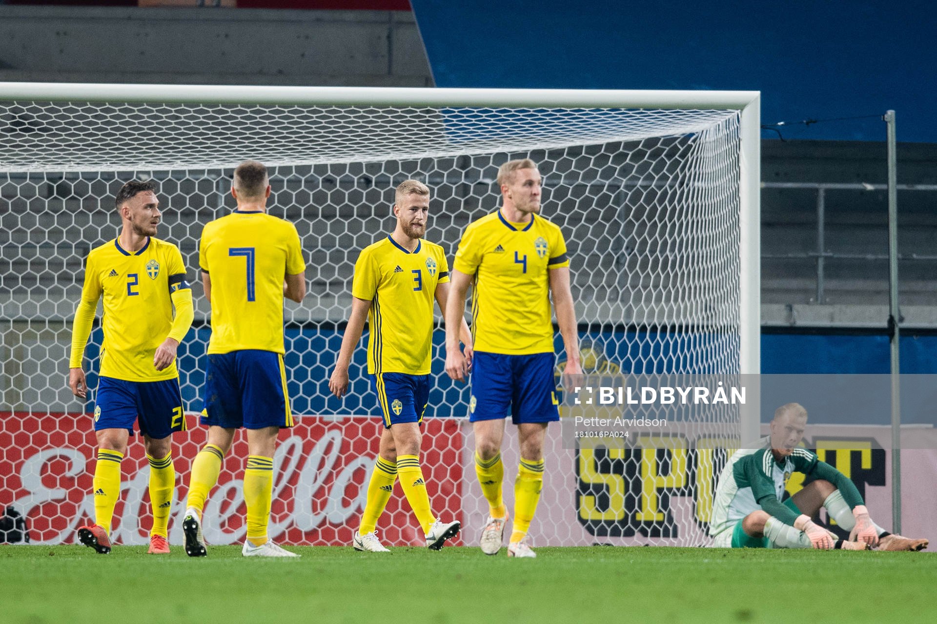 Players of Sweden  looks dejected